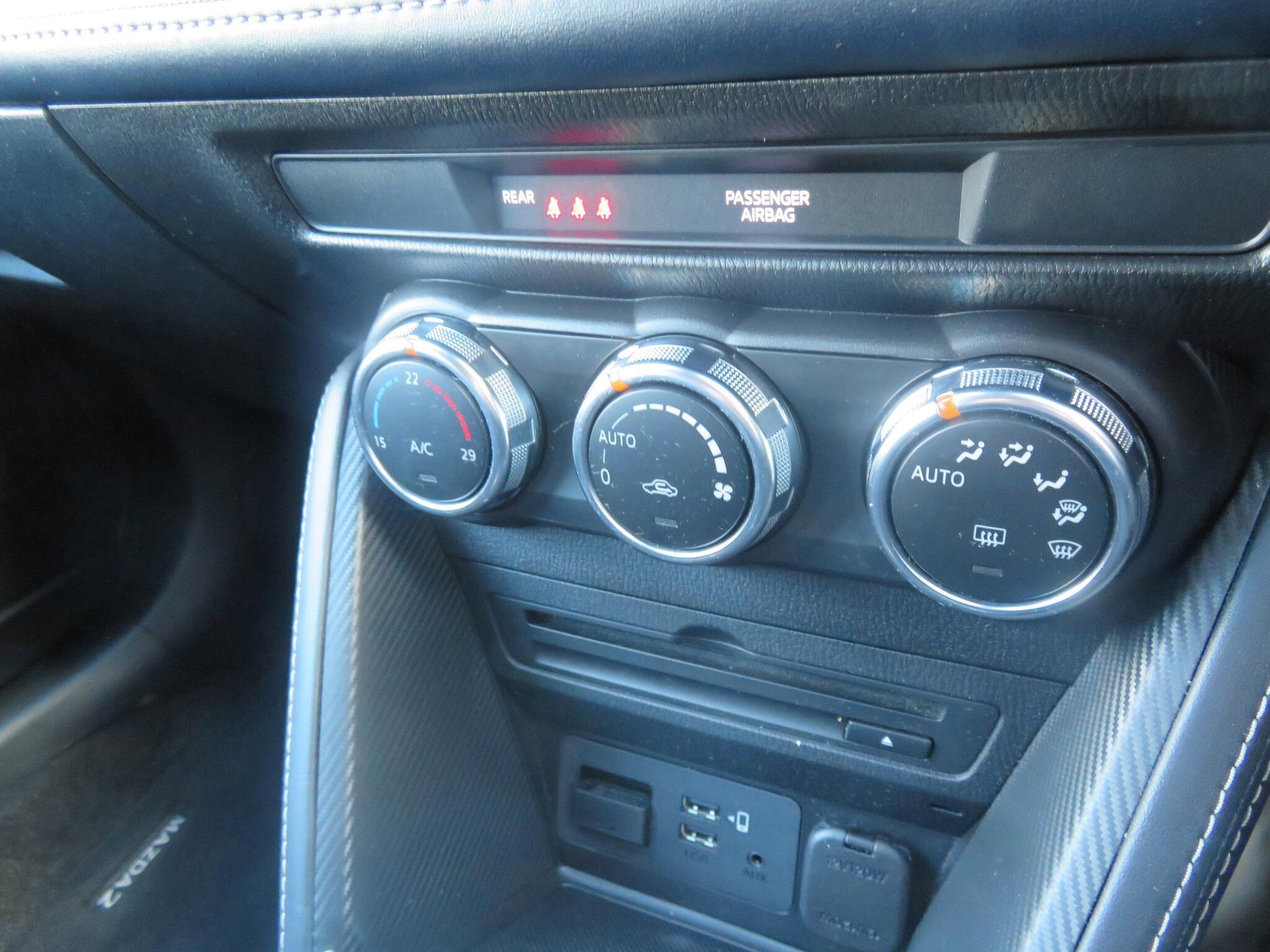 Mazda MAZDA2 - Image 11