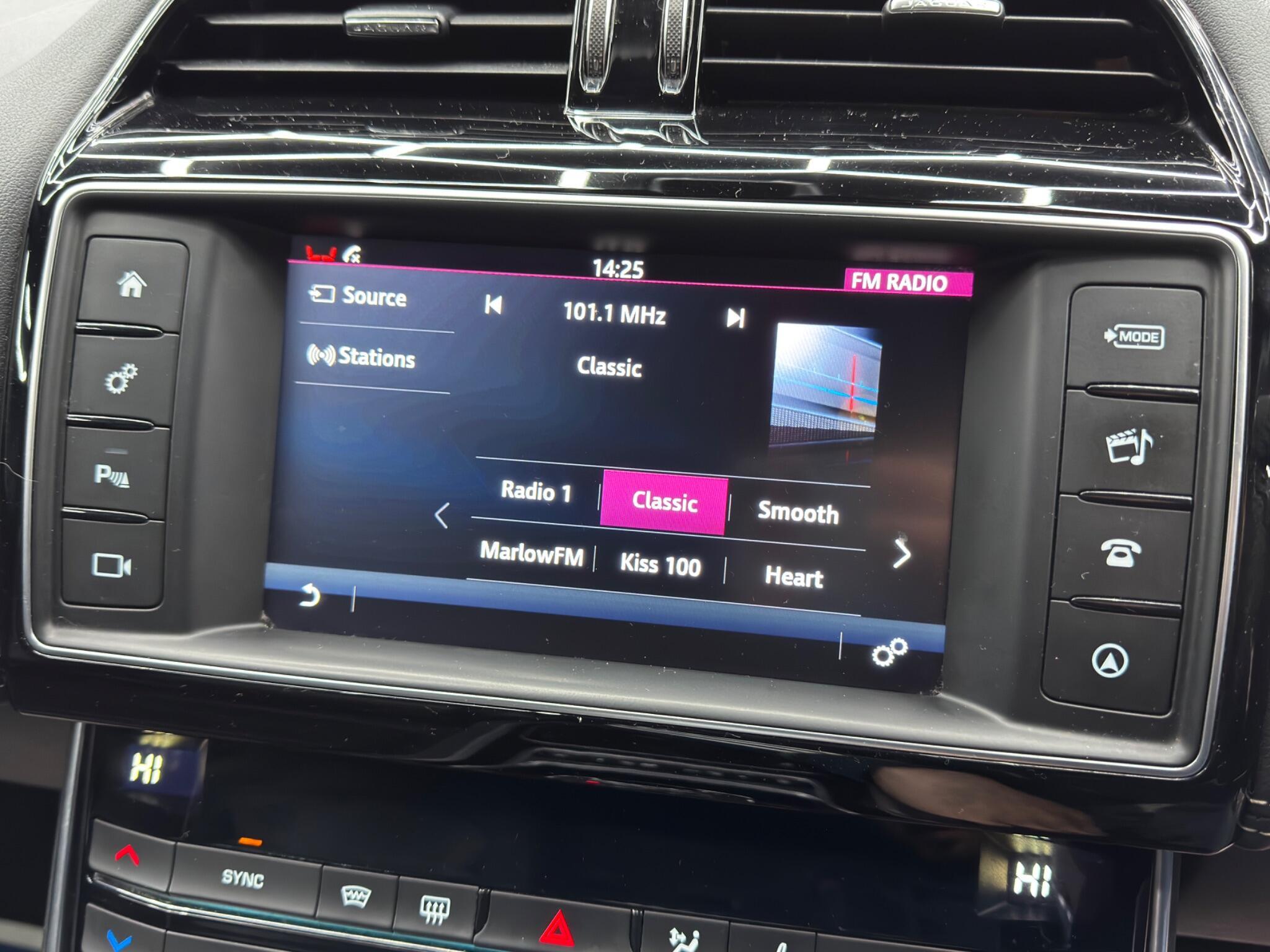 Jaguar XE - Image 32