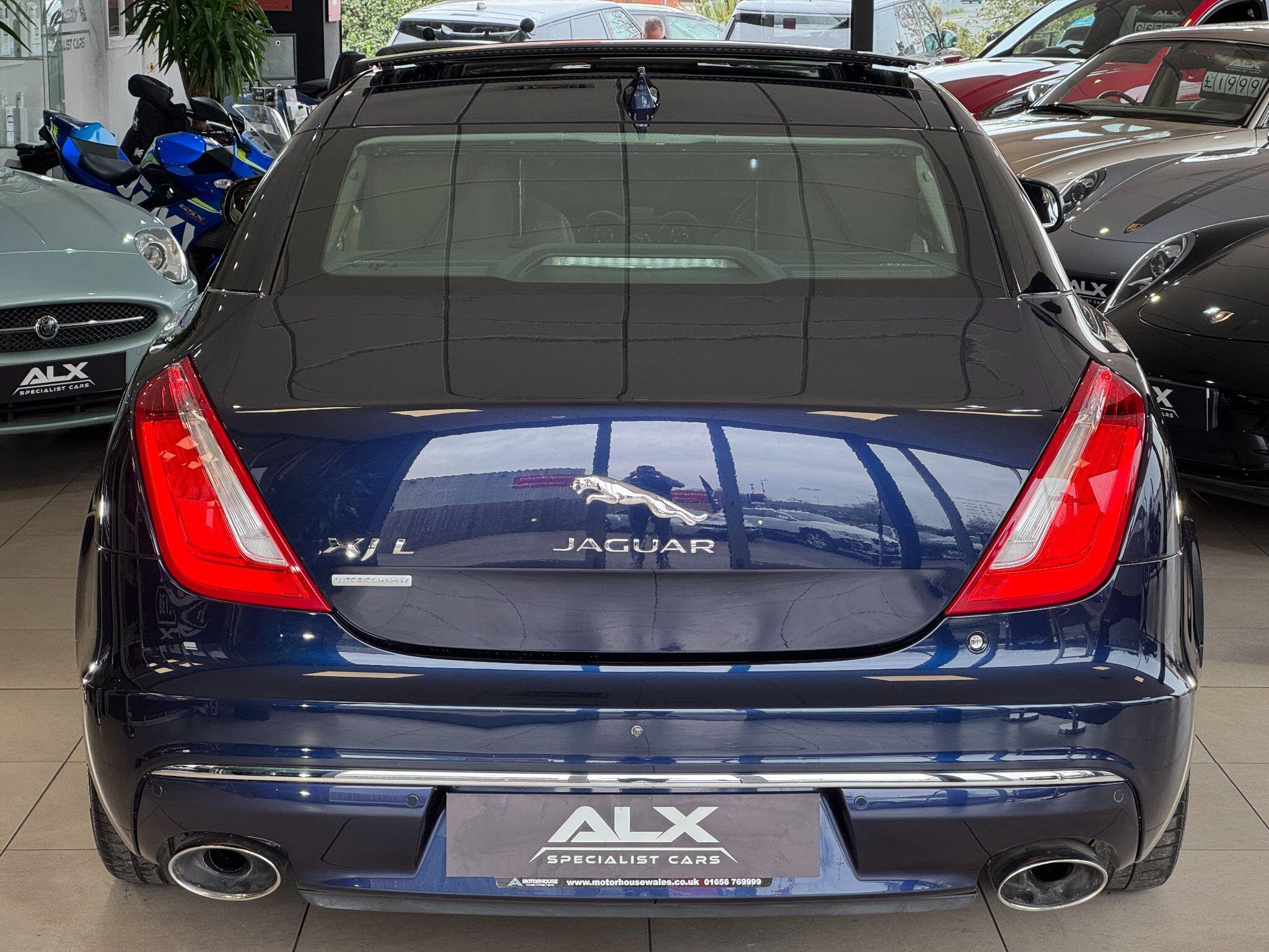 Jaguar XJ - Image 20