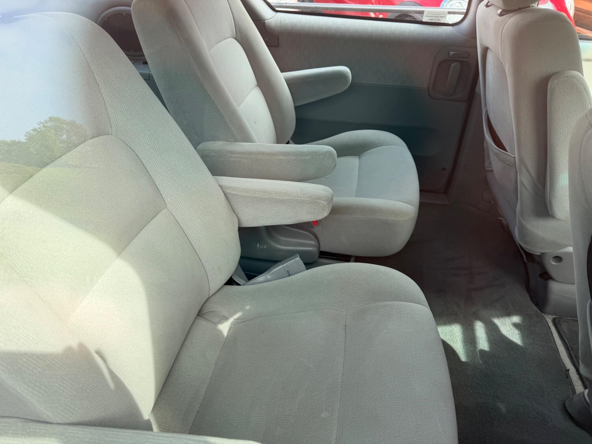 Kia Sedona - Image 14