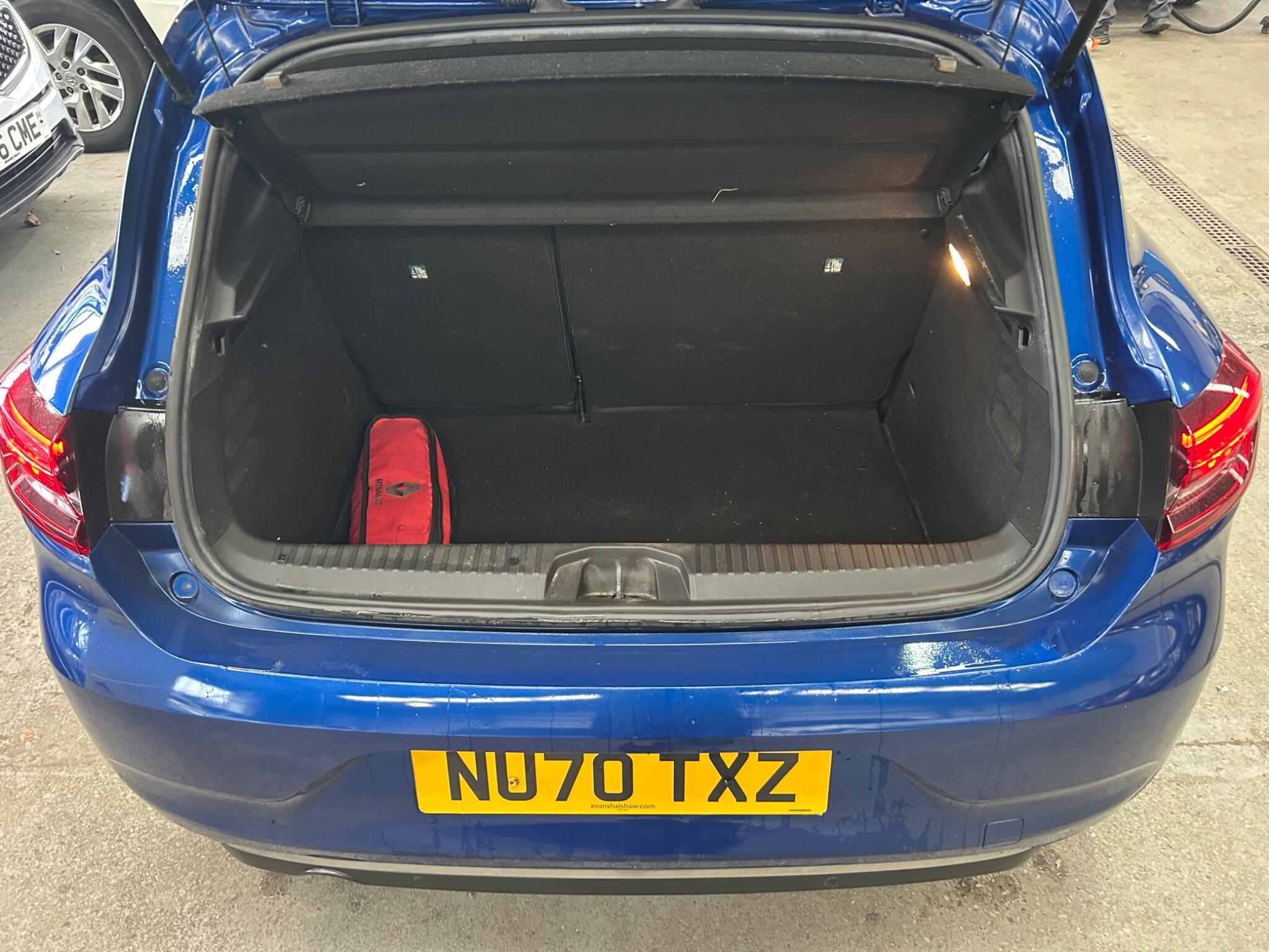 Renault Clio - Image 26