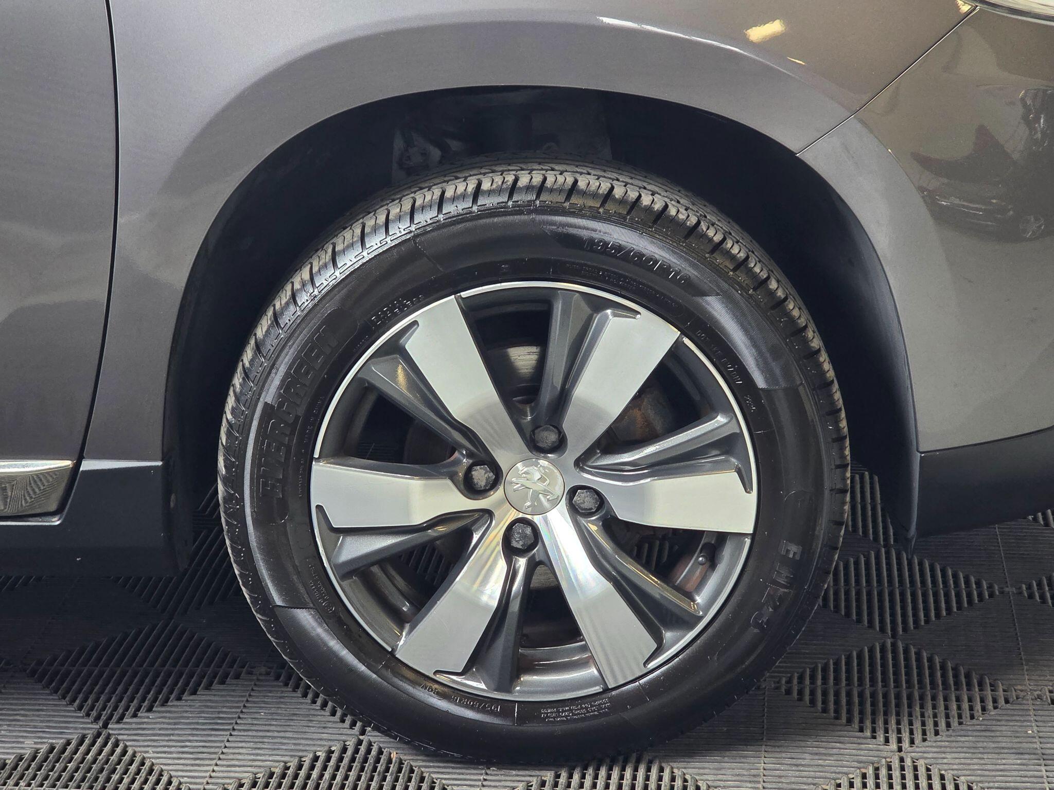 Peugeot 2008 - Image 9
