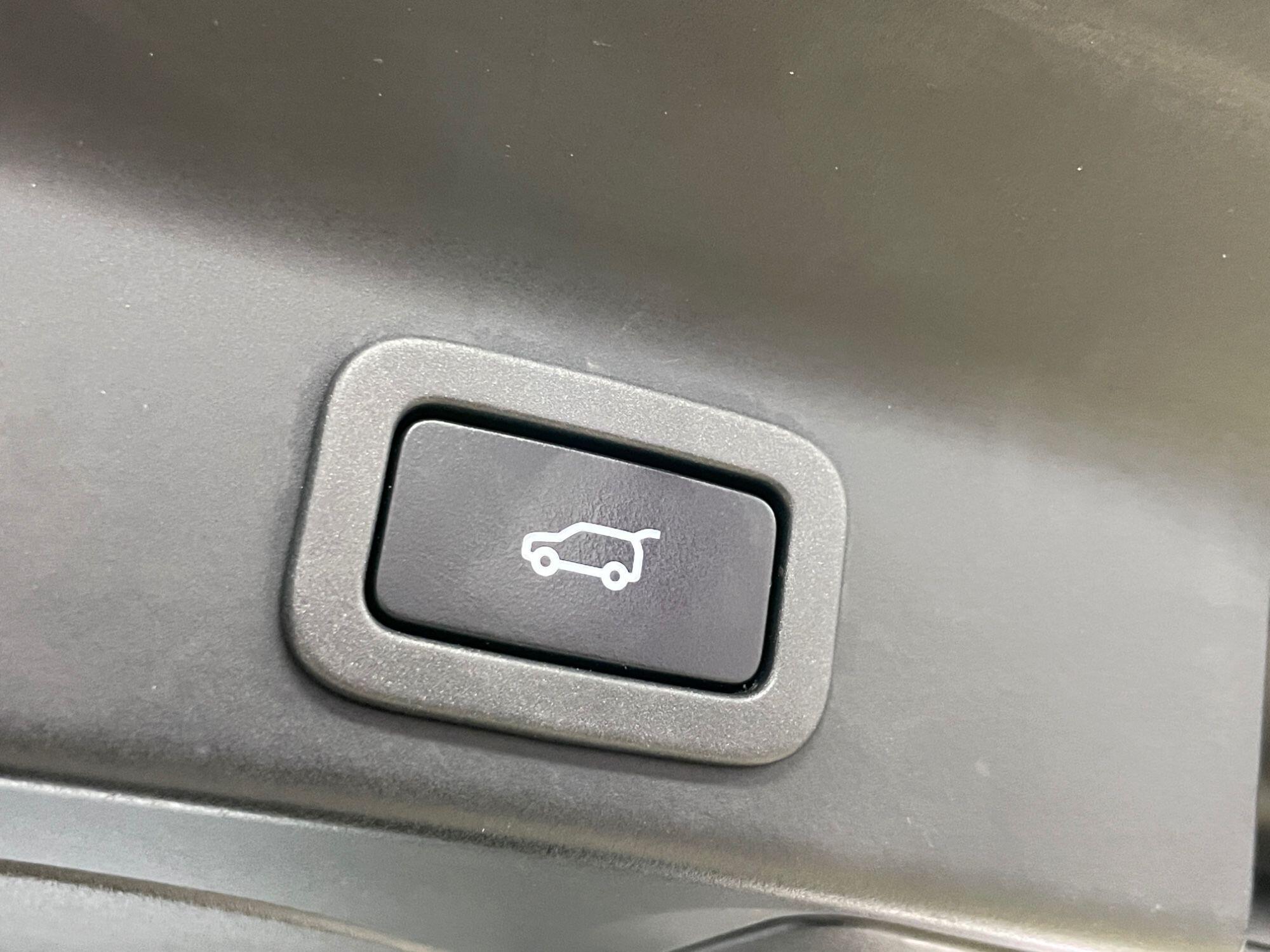 Jaguar F-Pace - Image 19