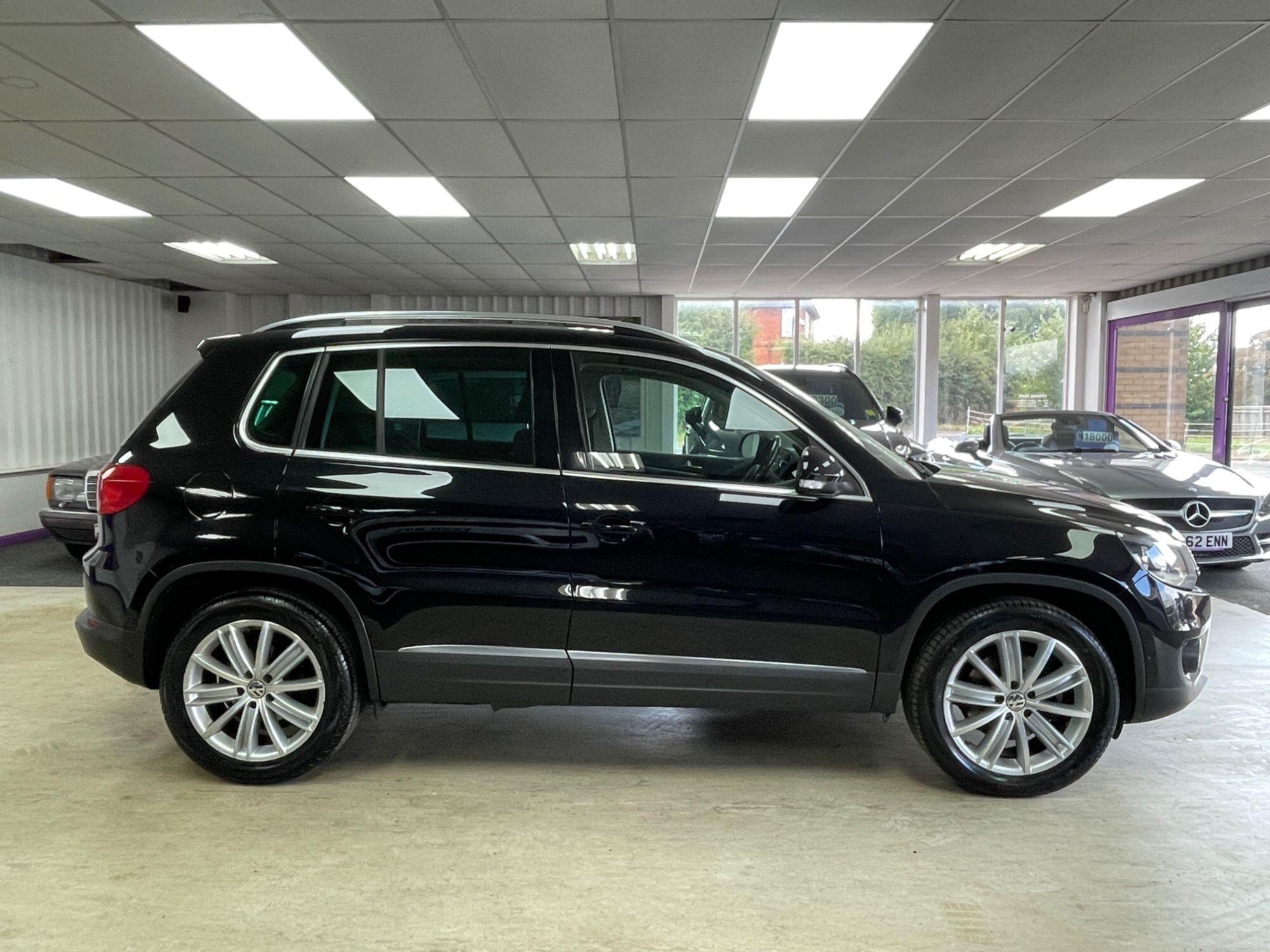 Volkswagen Tiguan - Image 11