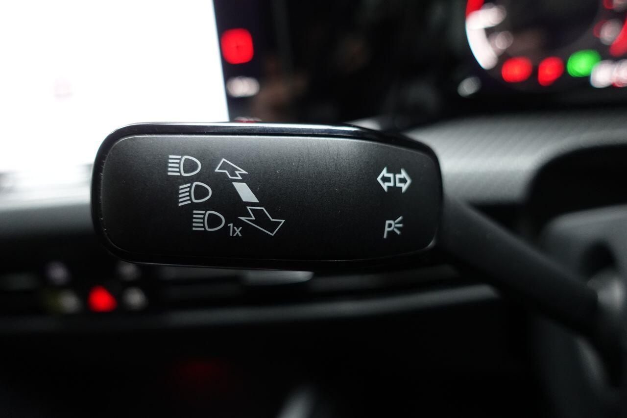 Volkswagen Golf - Image 45