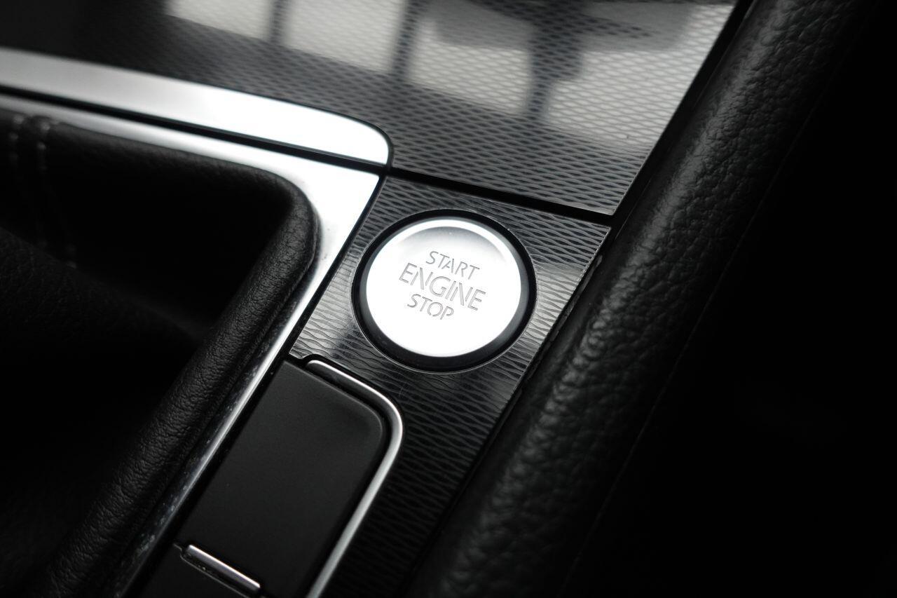 Volkswagen Golf - Image 45