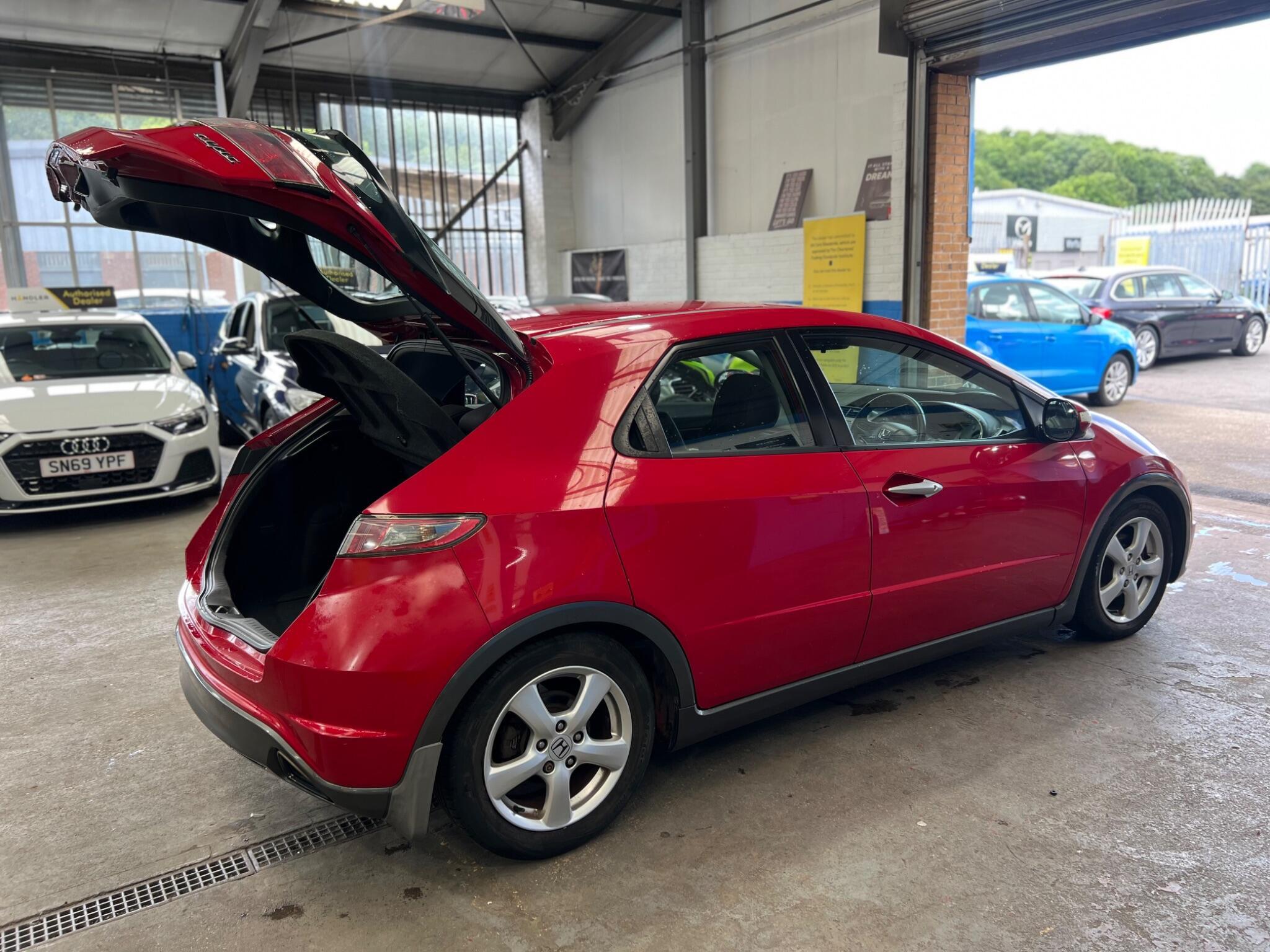 Honda Civic - Image 10