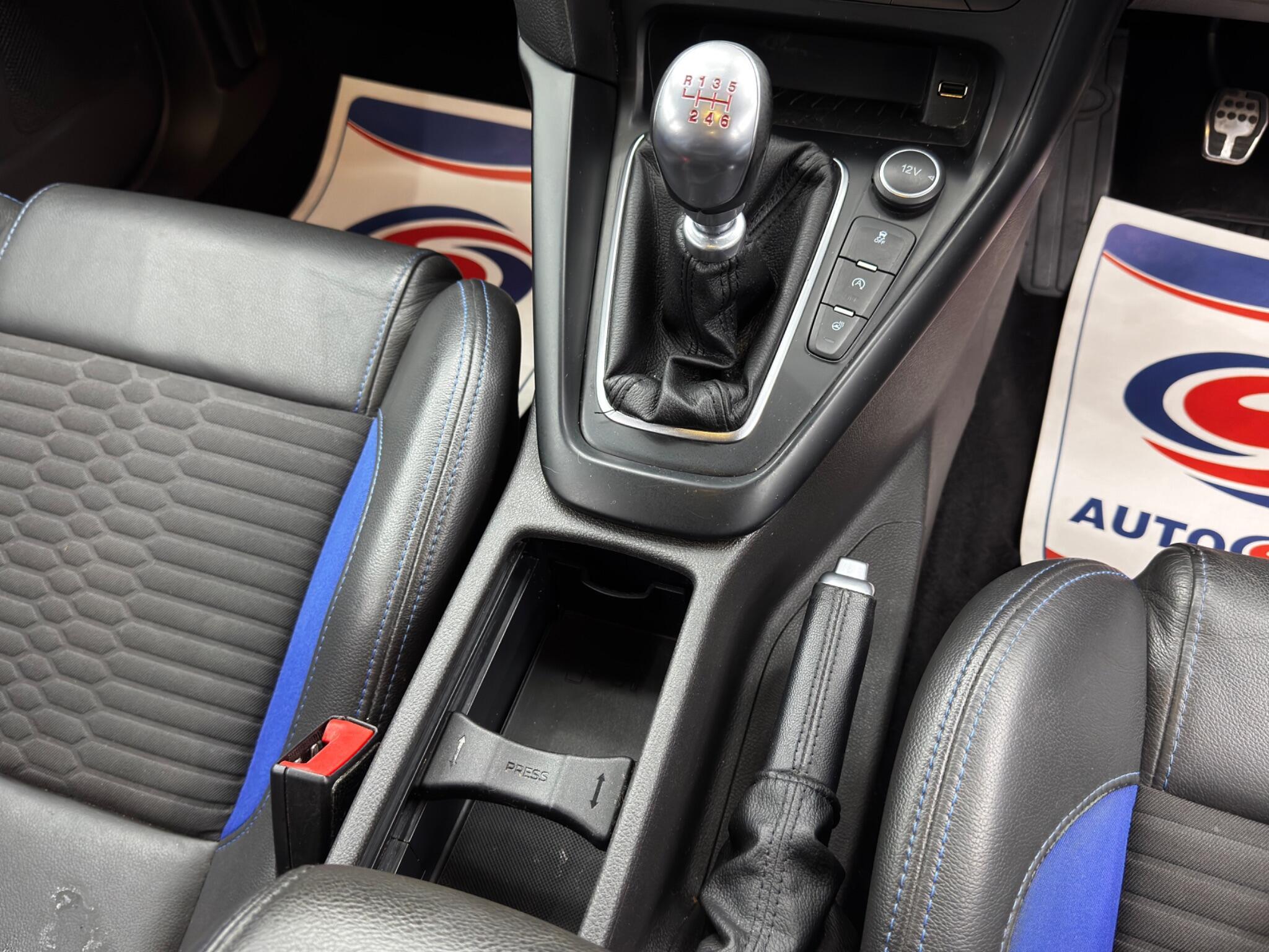 Ford Focus - Image 24