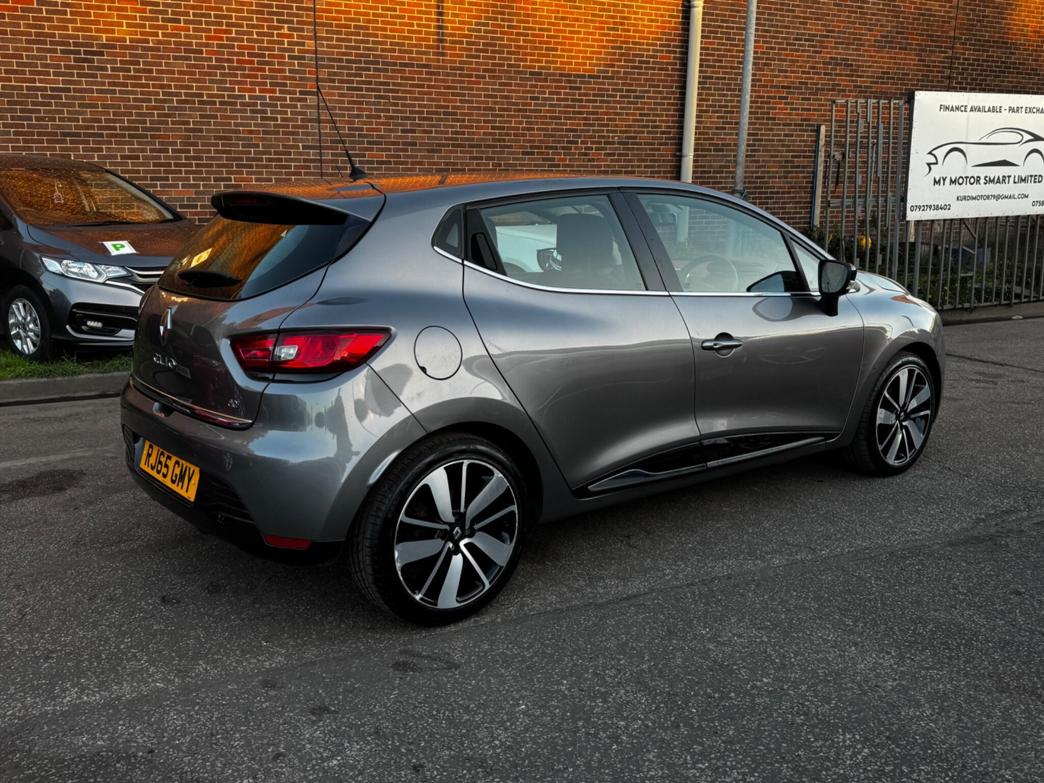 Renault Clio - Image 14