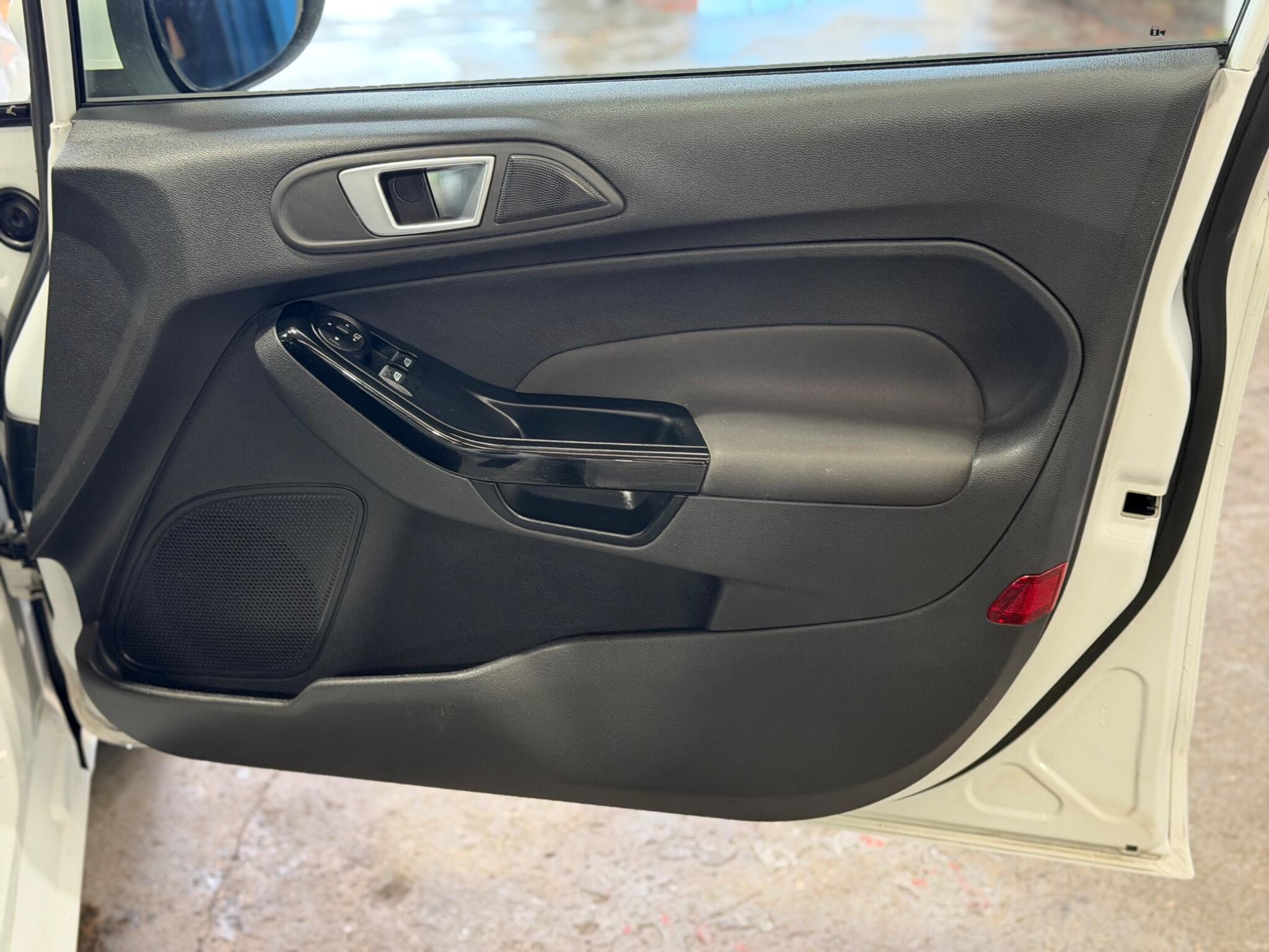 Ford Fiesta - Image 19