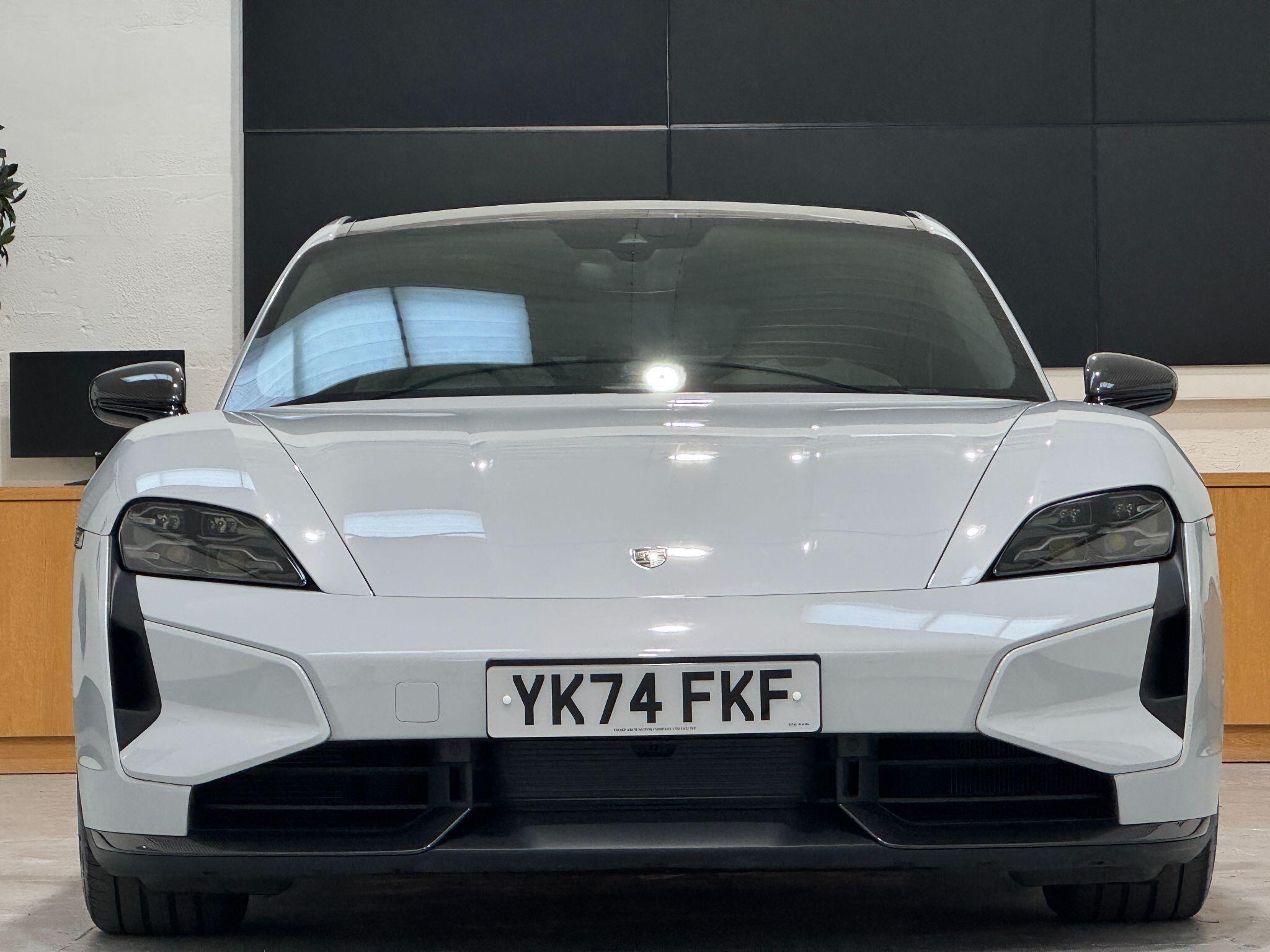 Porsche Taycan - Image 8