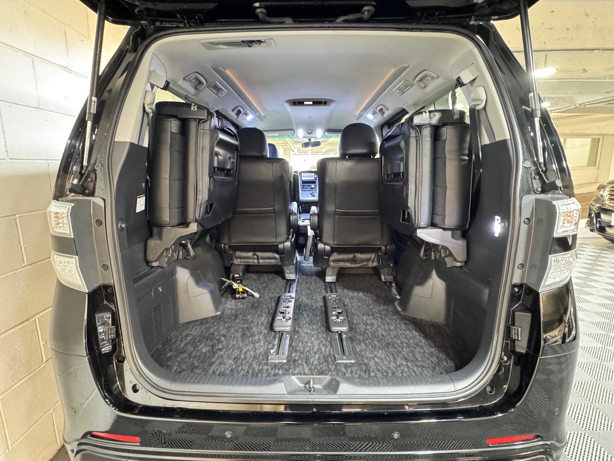 Toyota Vellfire - Image 13