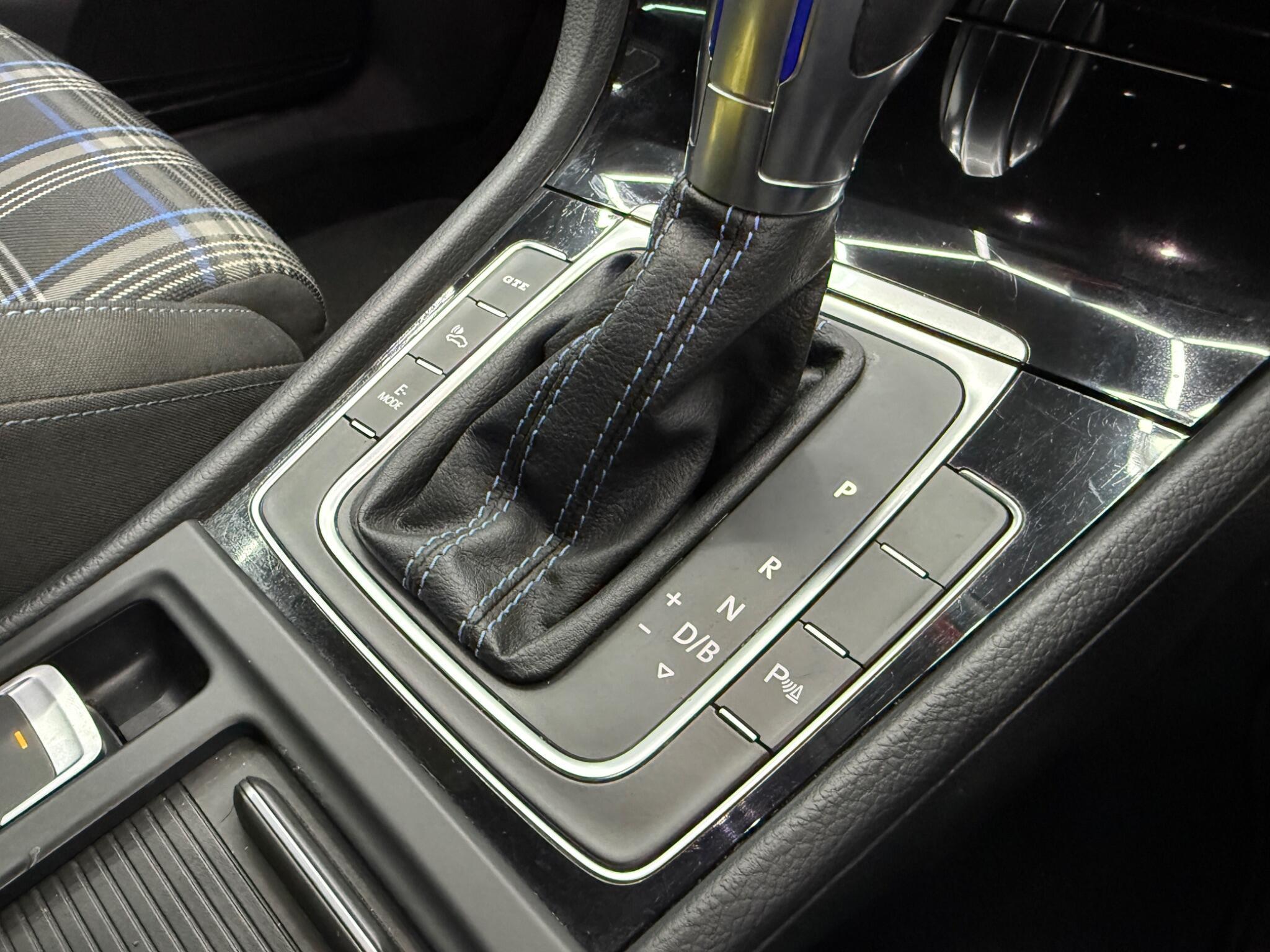 Volkswagen Golf - Image 47