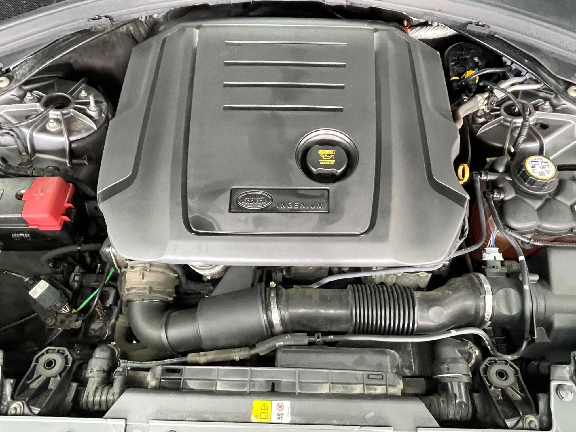 Land Rover Range Rover Velar - Image 19