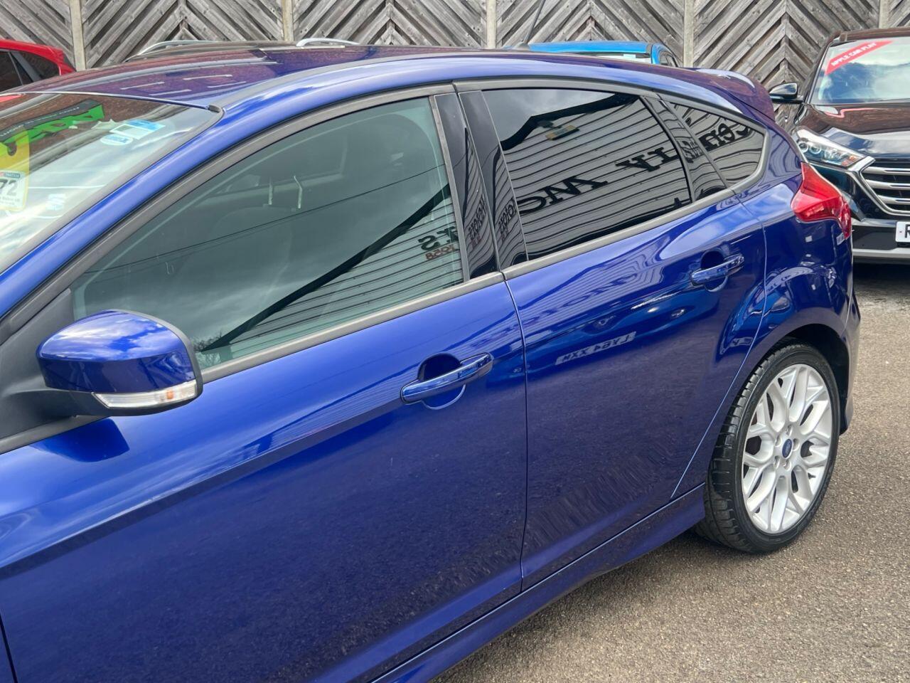 Ford Focus - Image 10