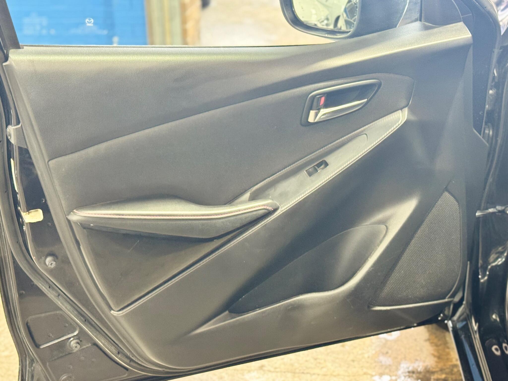 Mazda MAZDA2 - Image 19