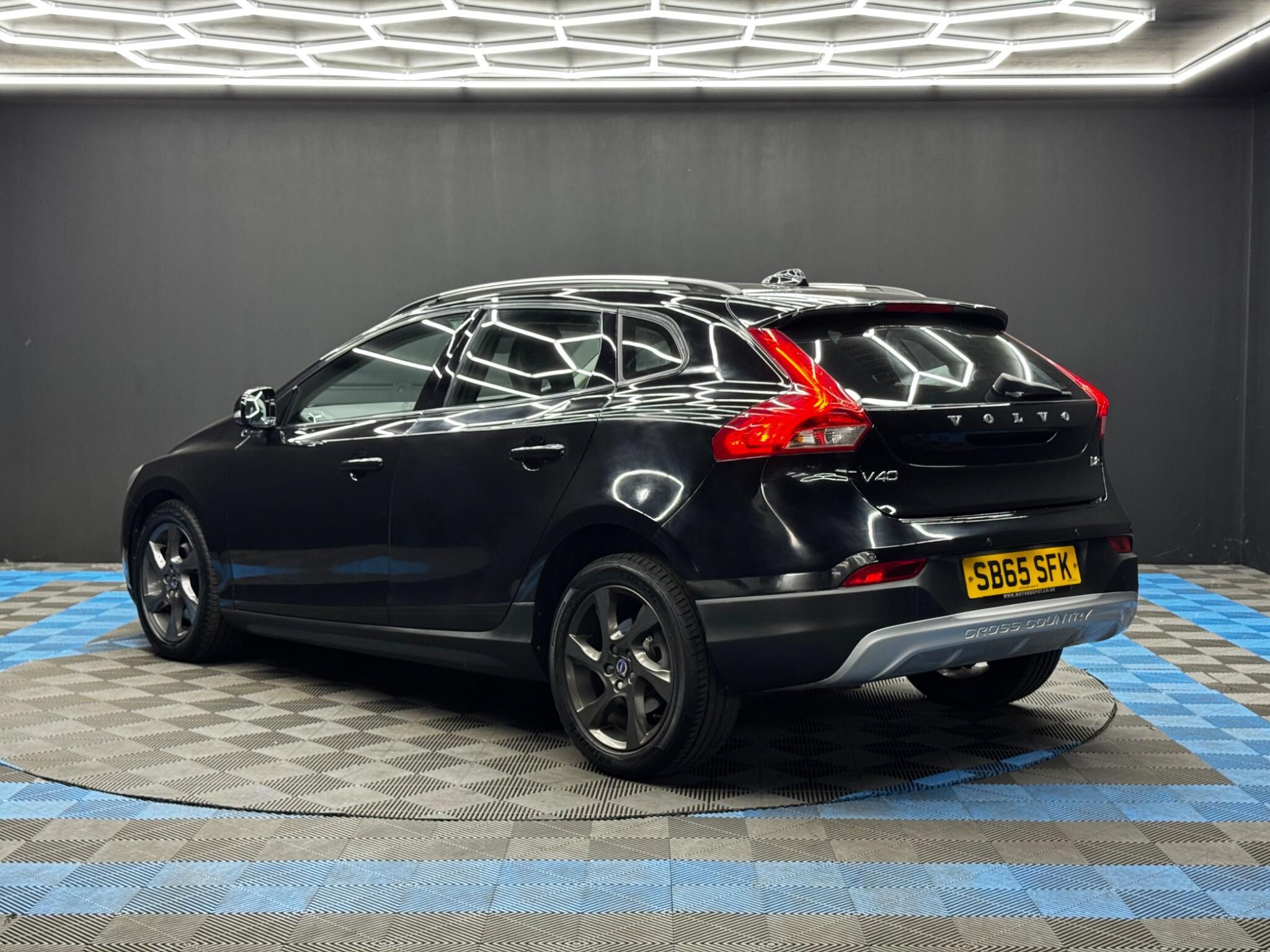 Volvo V40 CROSS COUNTRY - Image 7
