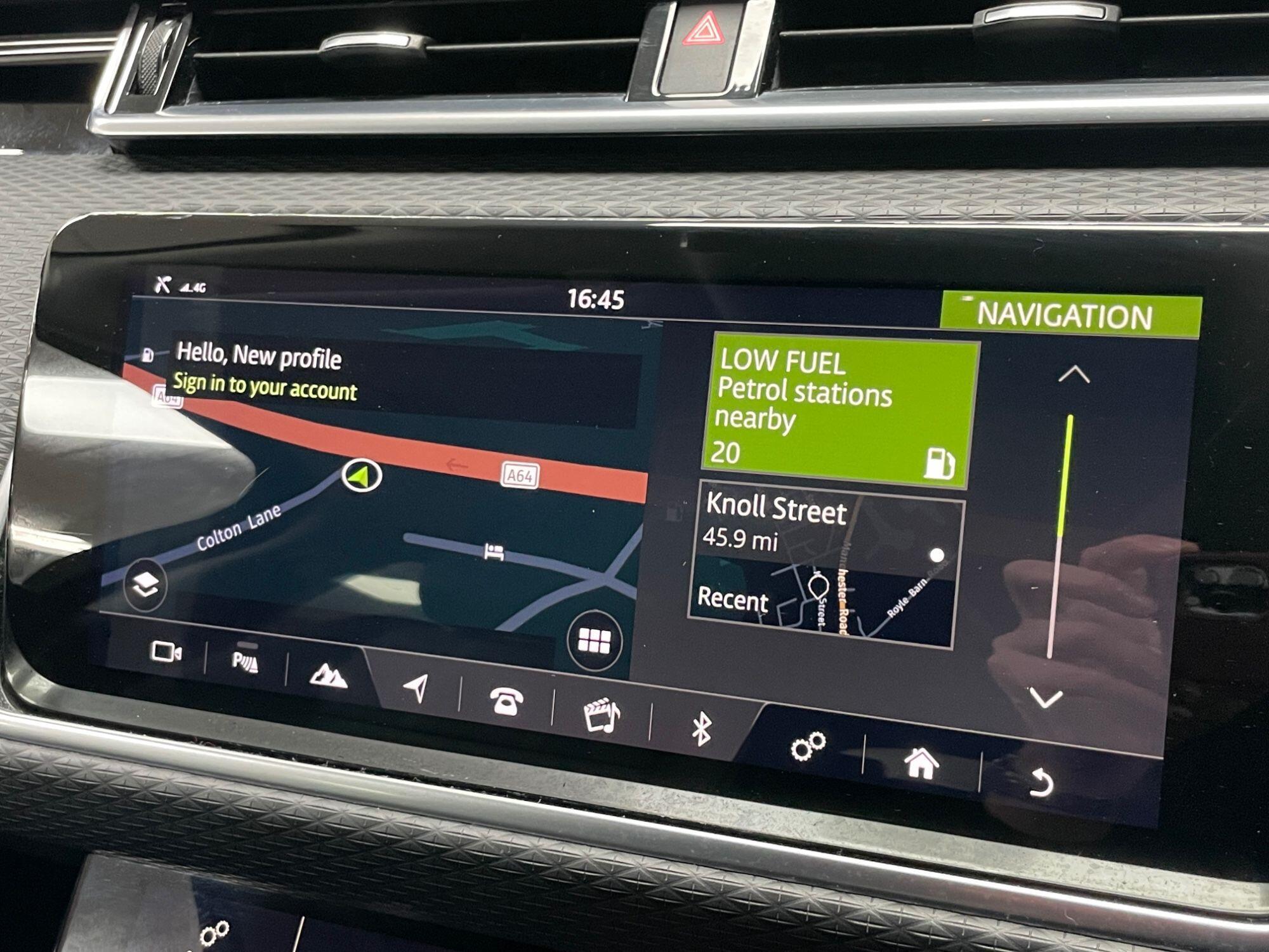 Land Rover Range Rover Velar - Image 38