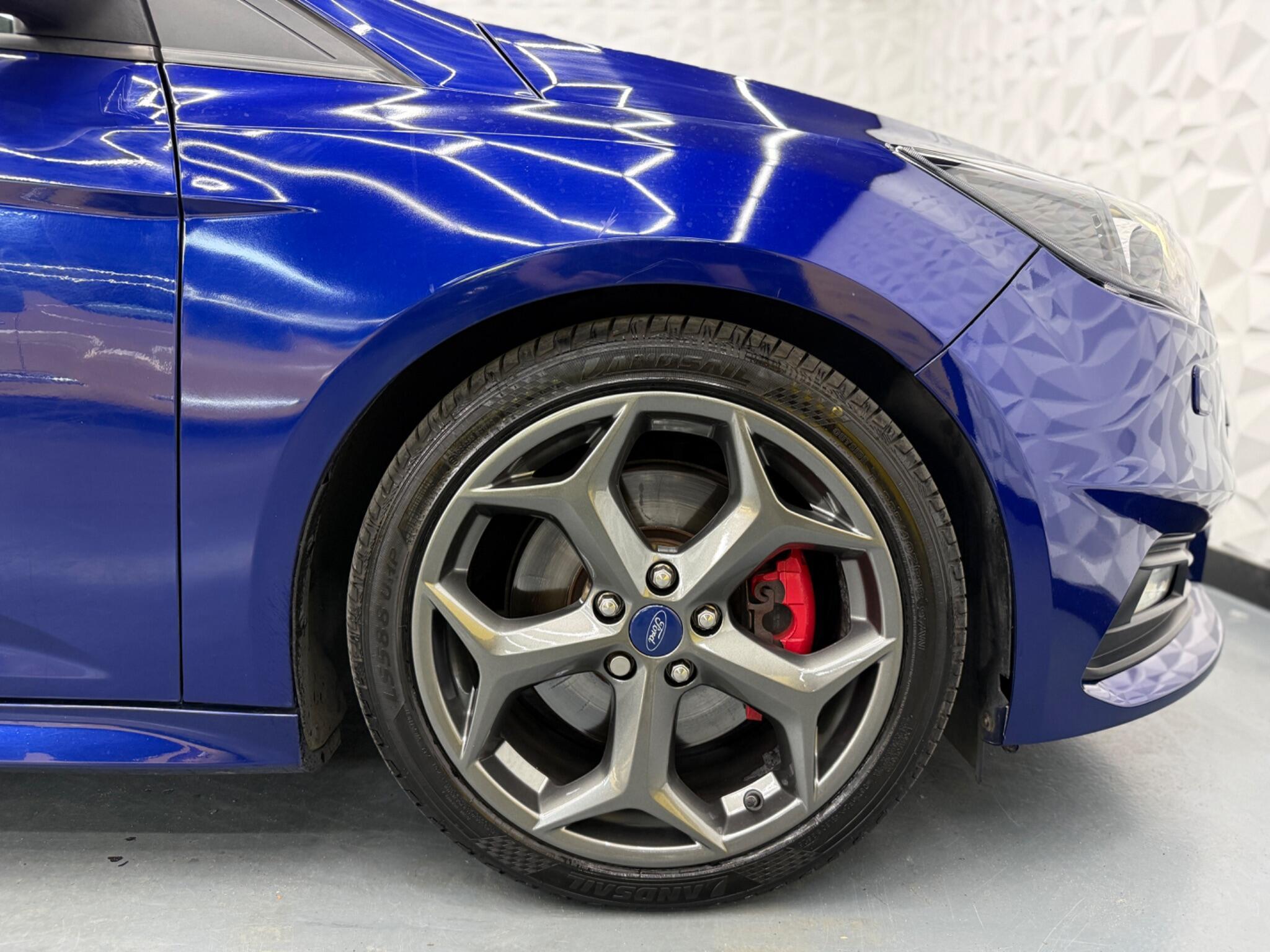 Ford Focus - Image 15