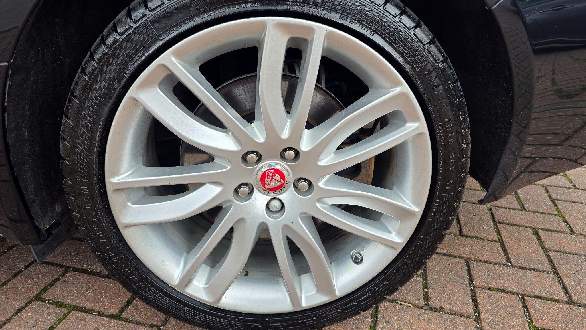 Jaguar XF - Image 54