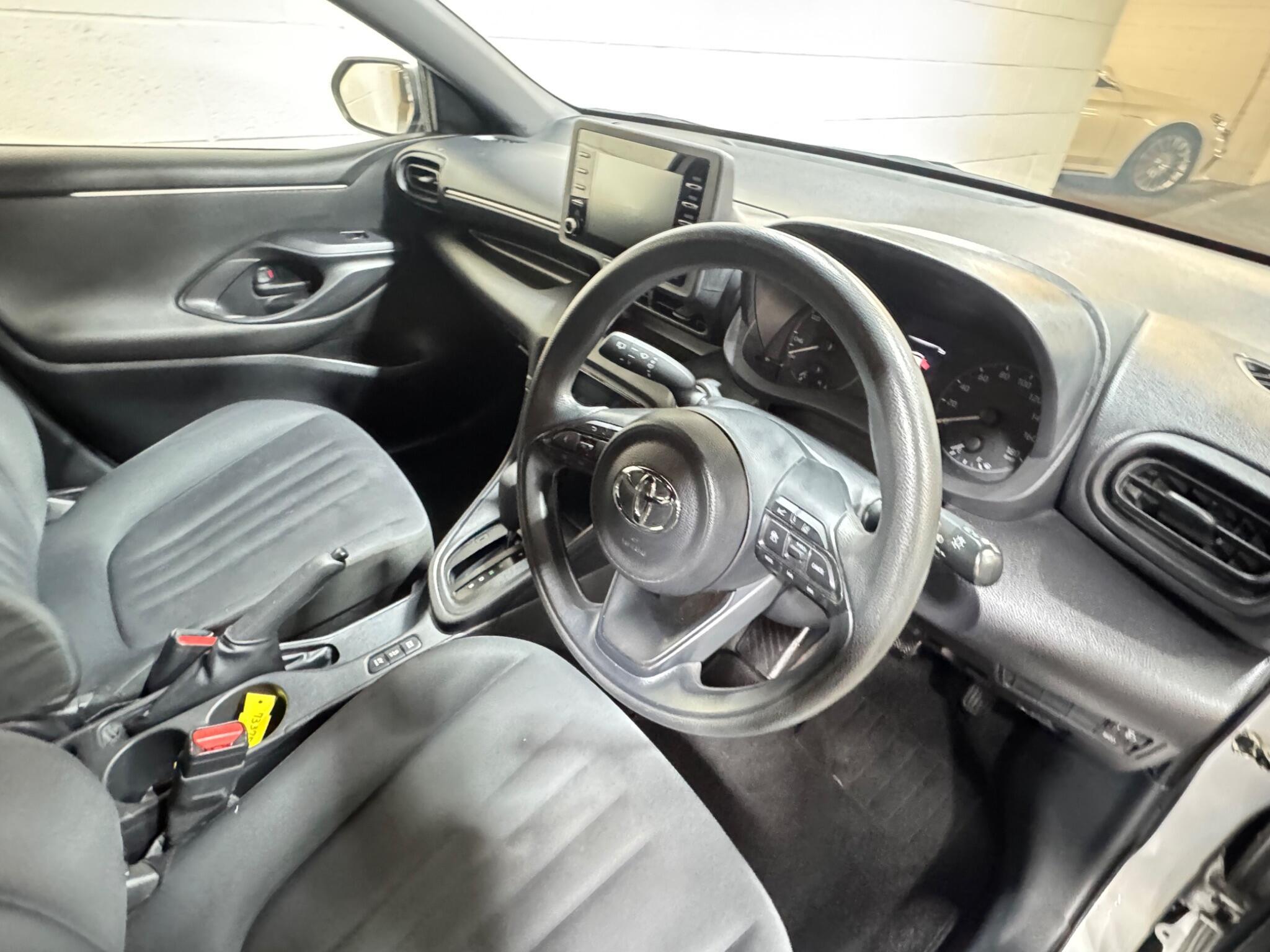 Toyota Yaris - Image 8