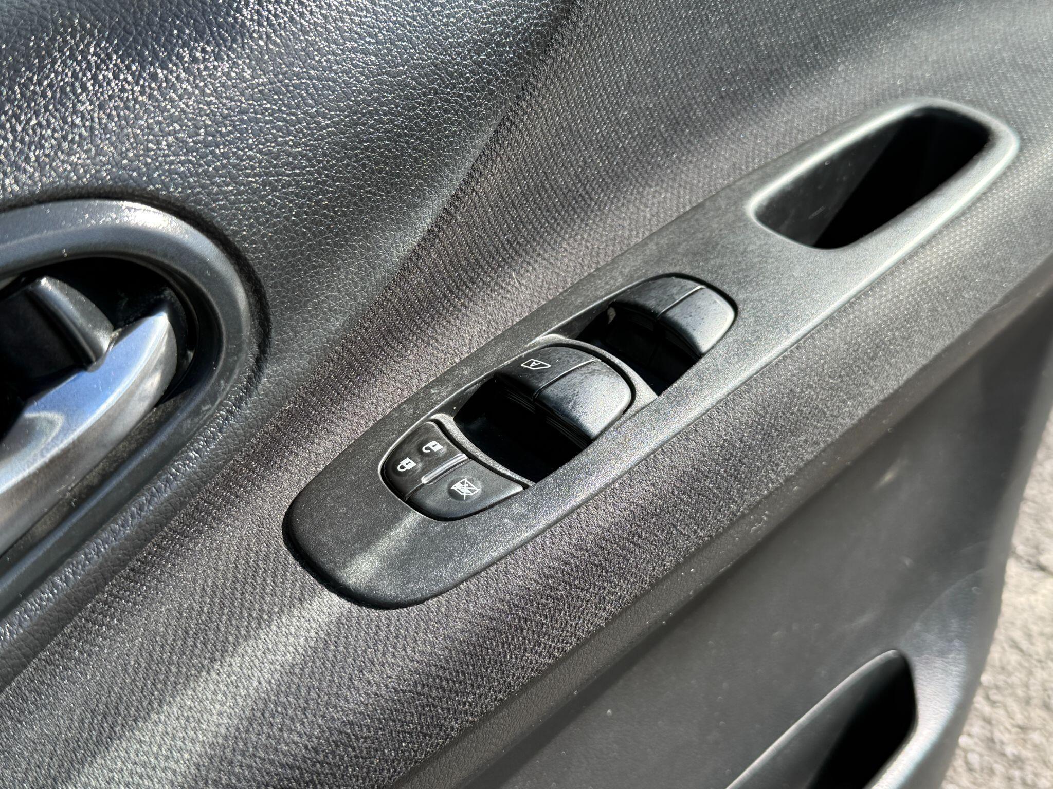 Nissan Serena - Image 64