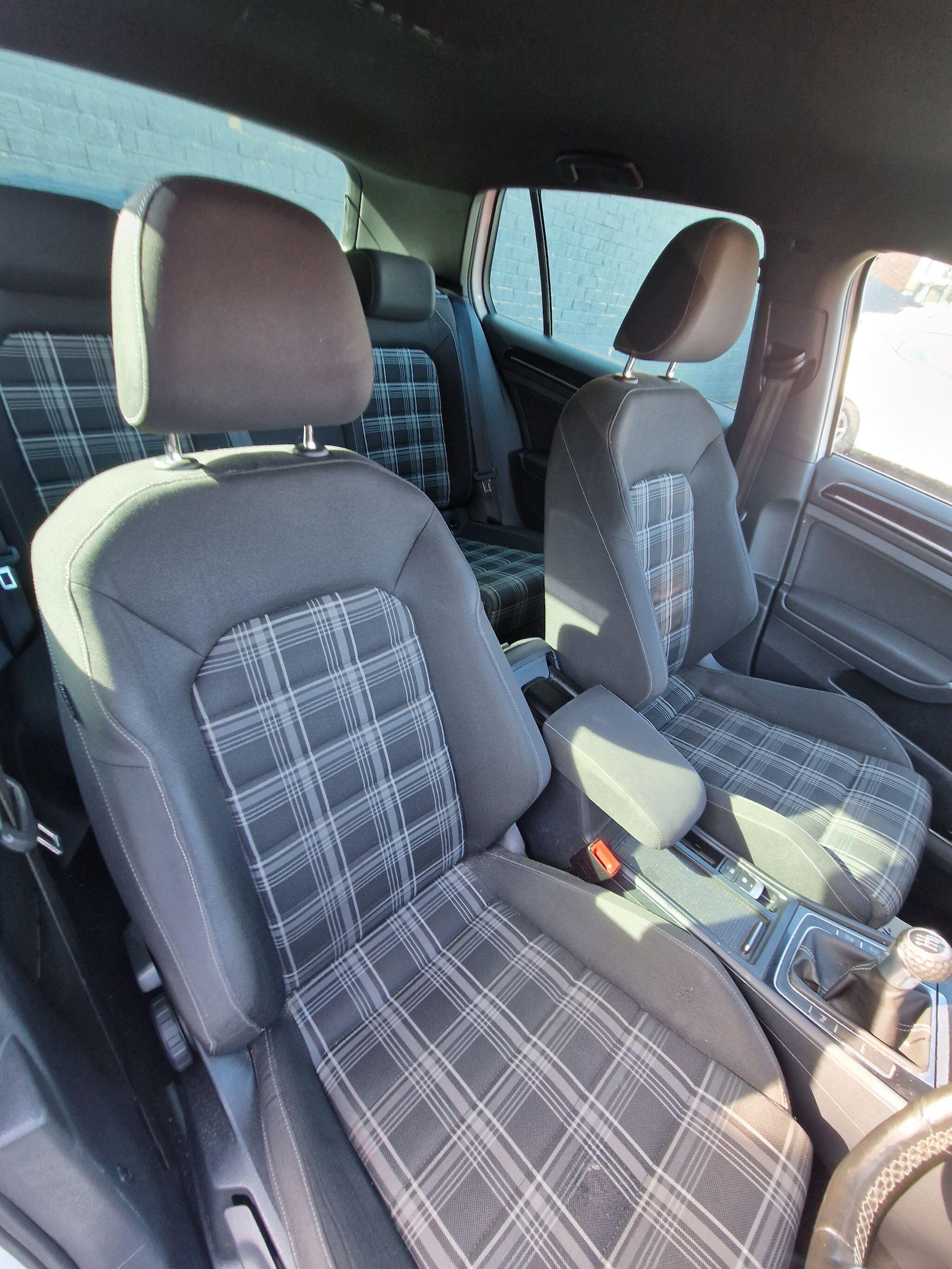 Volkswagen Golf - Image 31