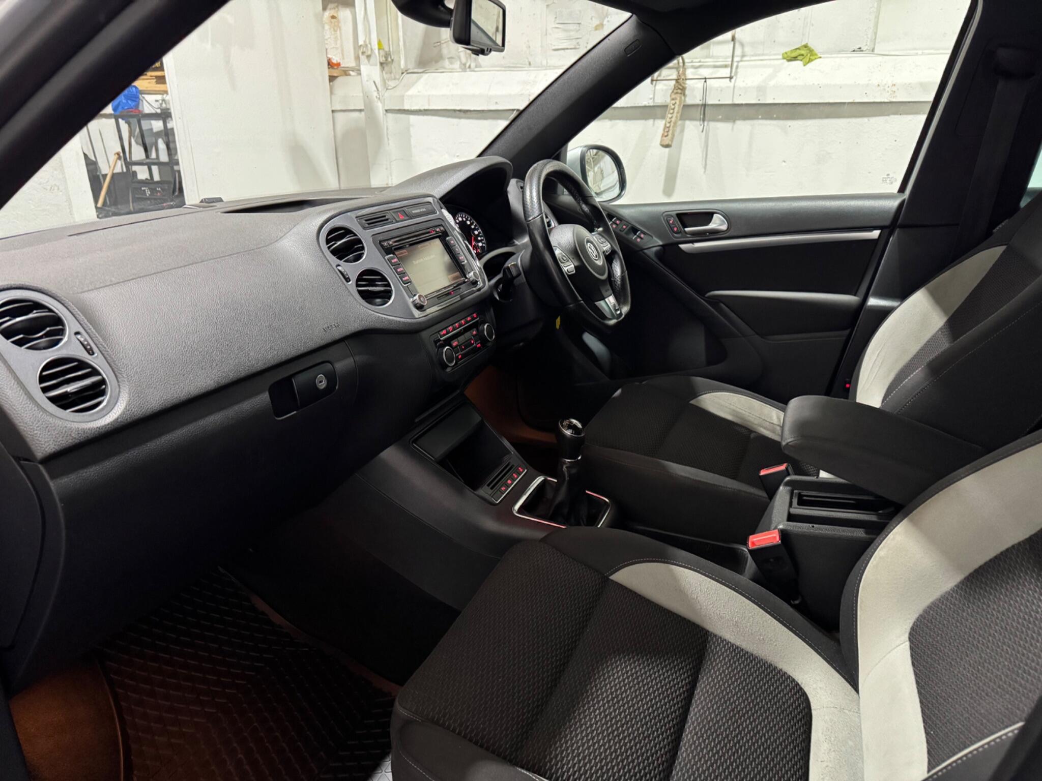 Volkswagen Tiguan - Image 30