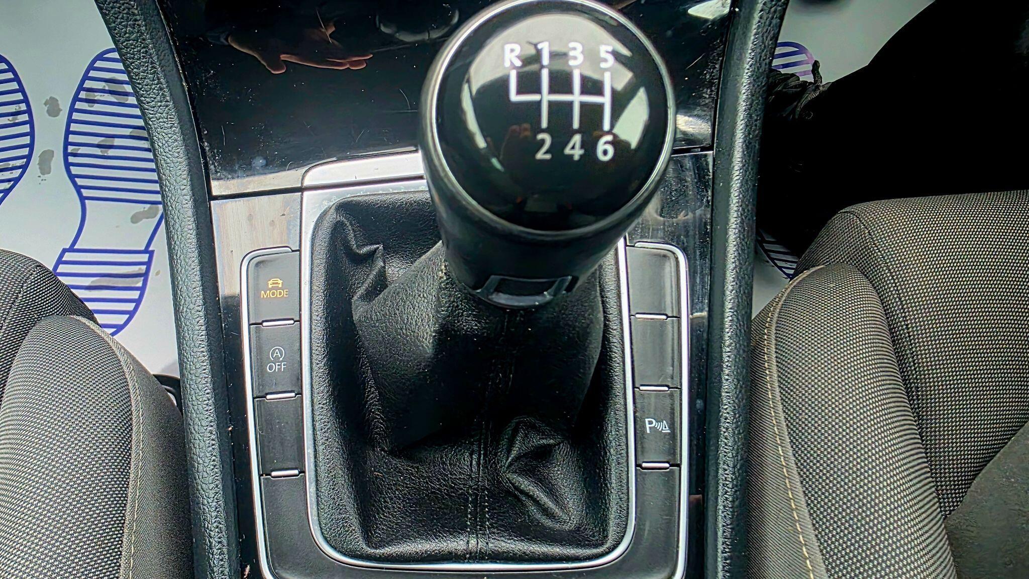 Volkswagen Golf - Image 25