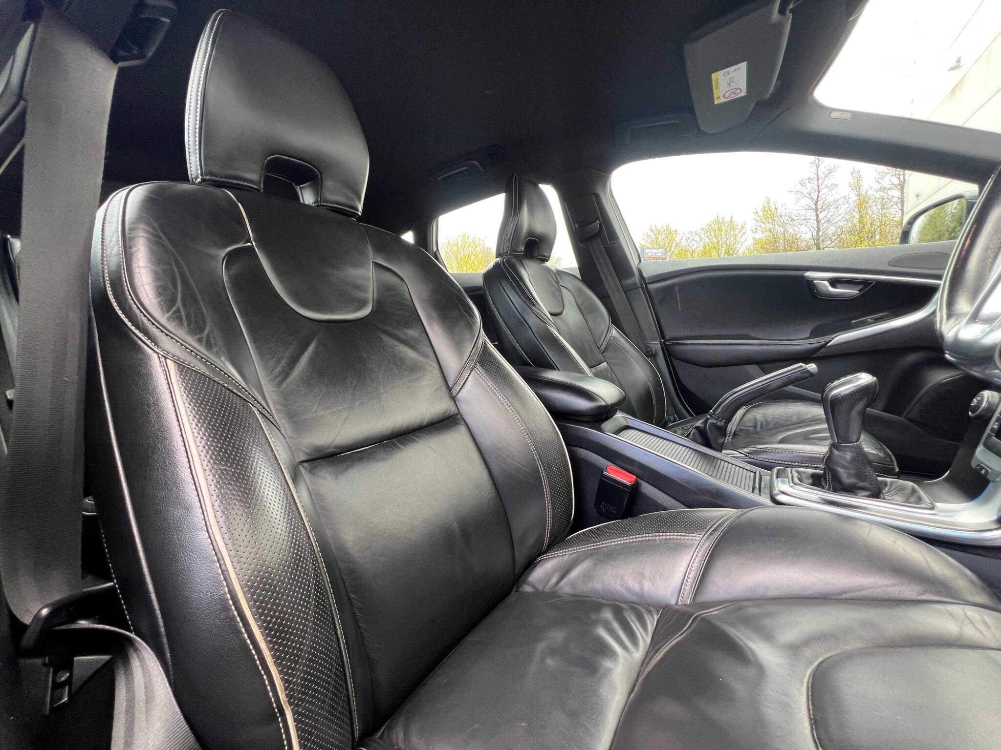 Volvo V40 - Image 25