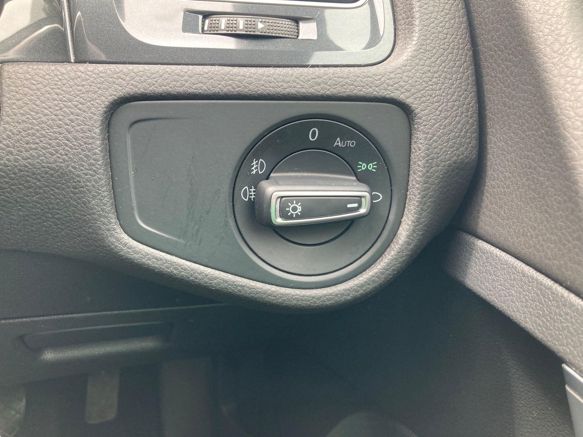 Volkswagen Golf - Image 8