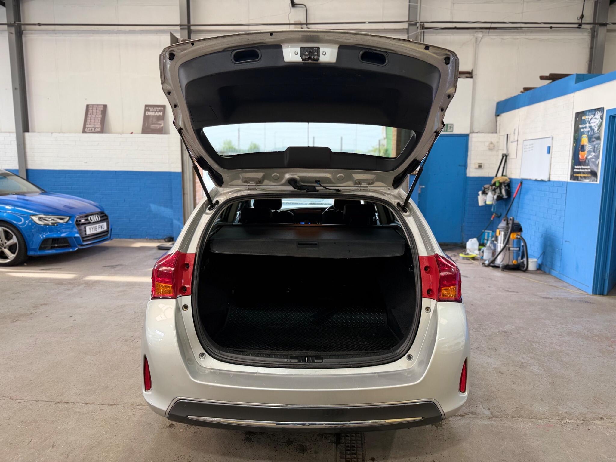 Toyota Auris - Image 39