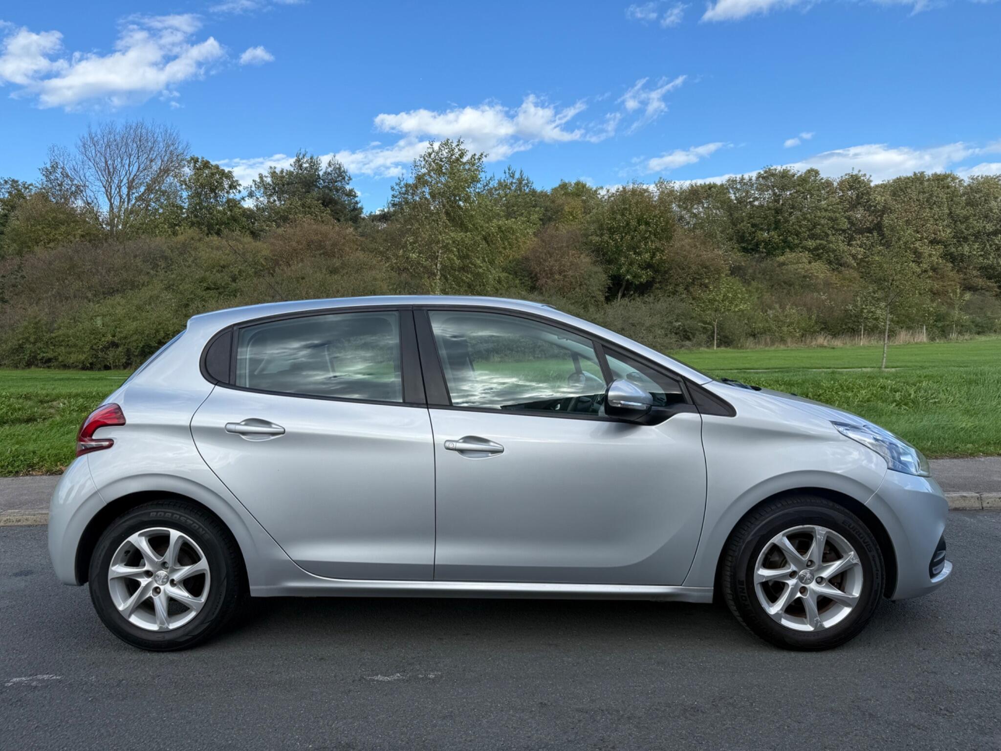 Peugeot 208 - Image 3