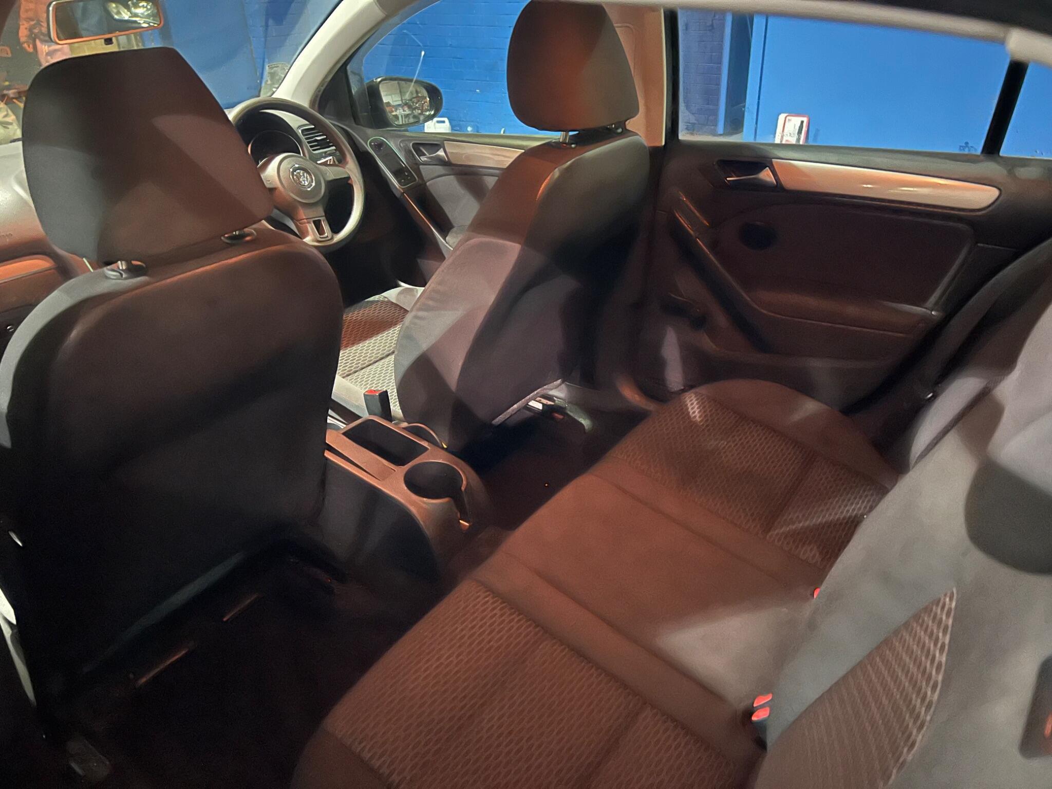 Toyota Estima - Image 18