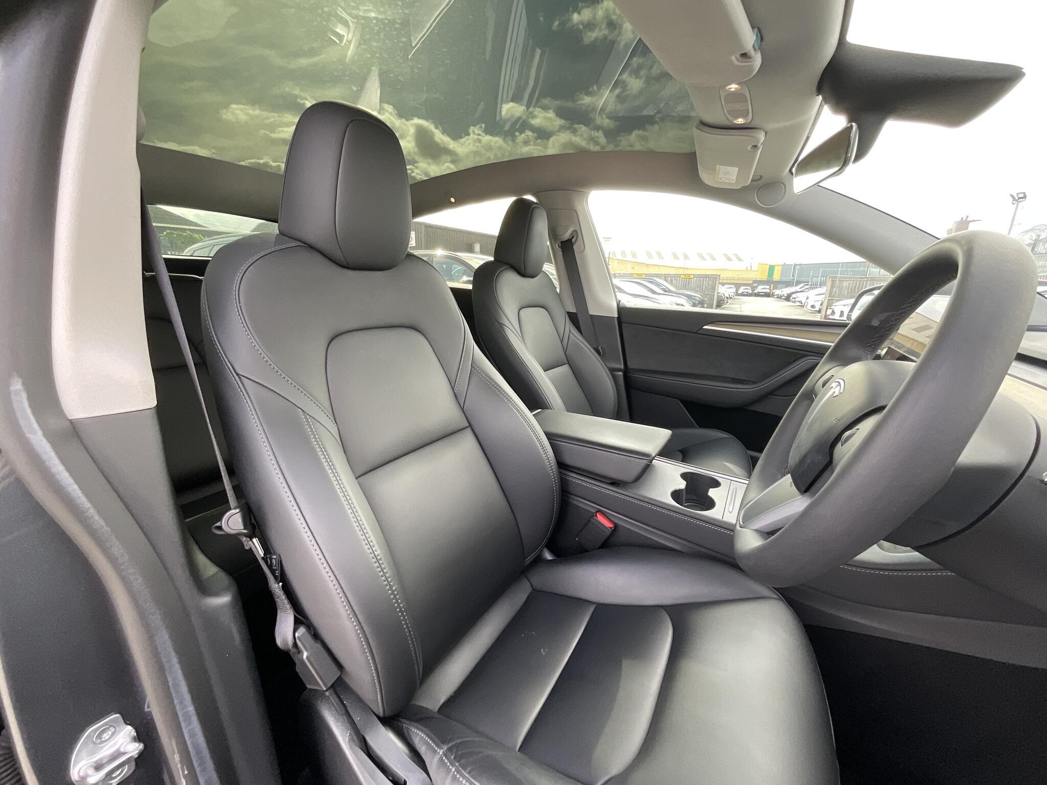 Tesla Model Y - Image 8