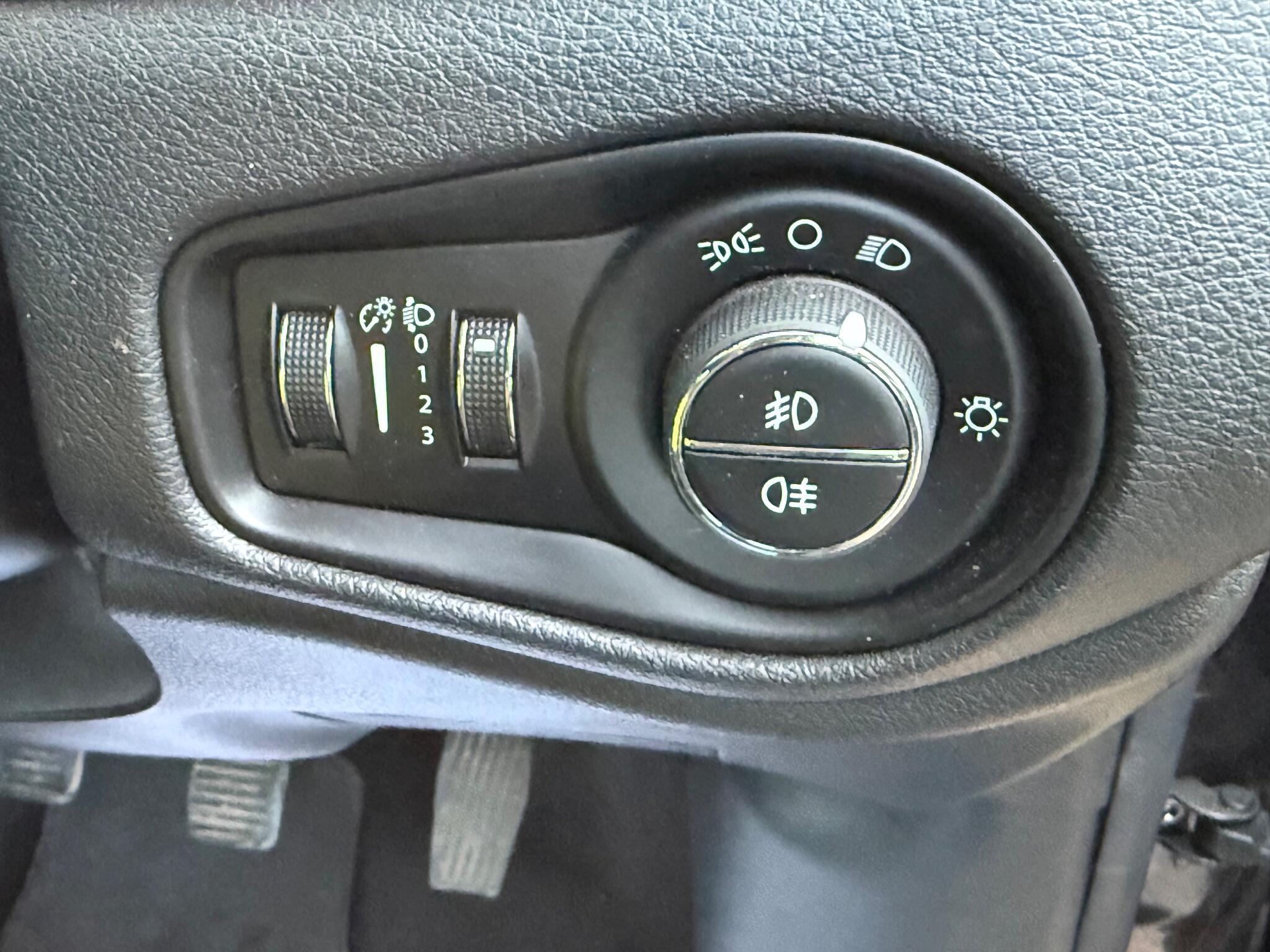 Jeep Renegade - Image 22