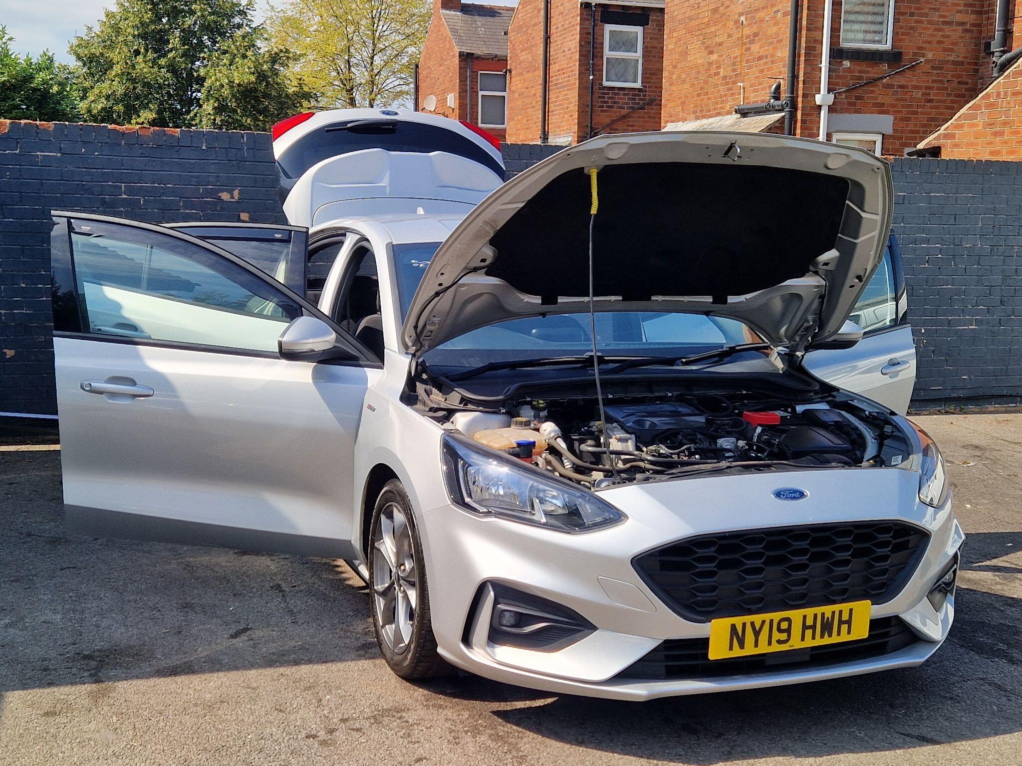 Ford Focus - Image 12
