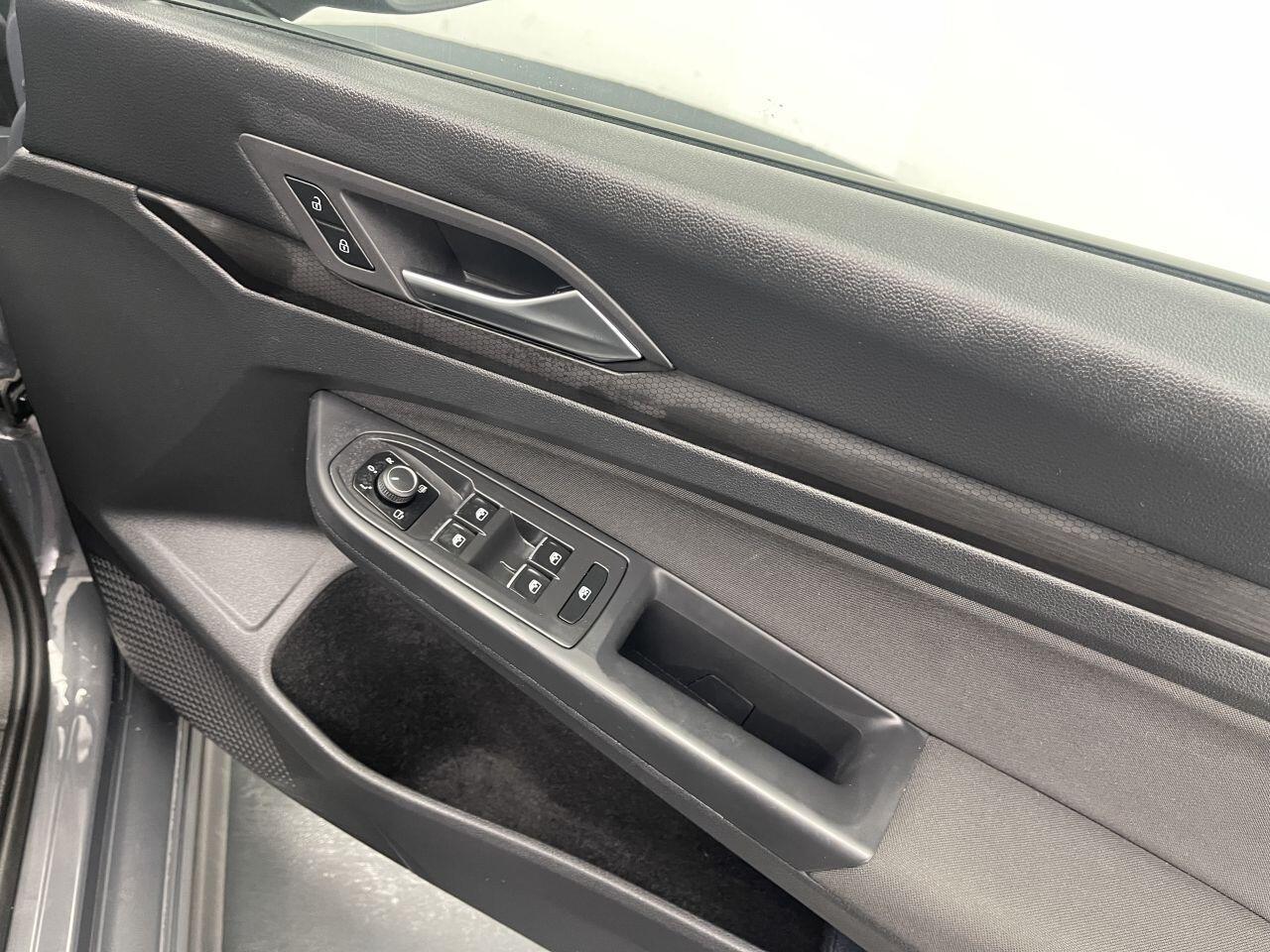 Volkswagen Golf - Image 34