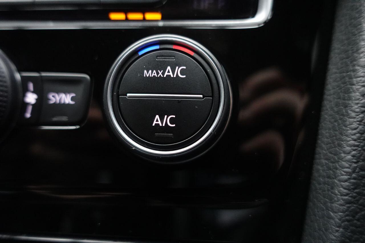 Volkswagen Golf - Image 53