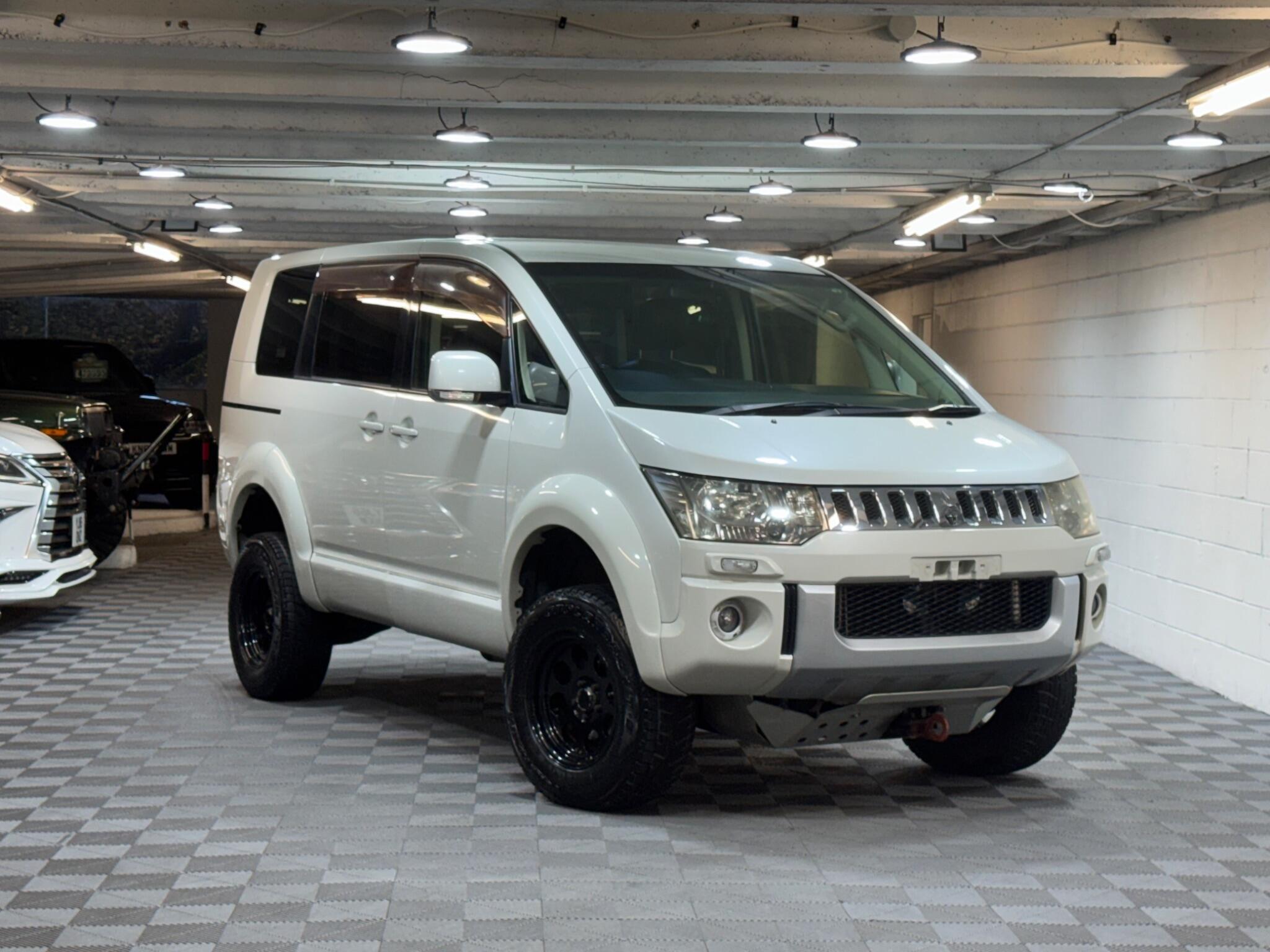 Mitsubishi Delica - Image 7