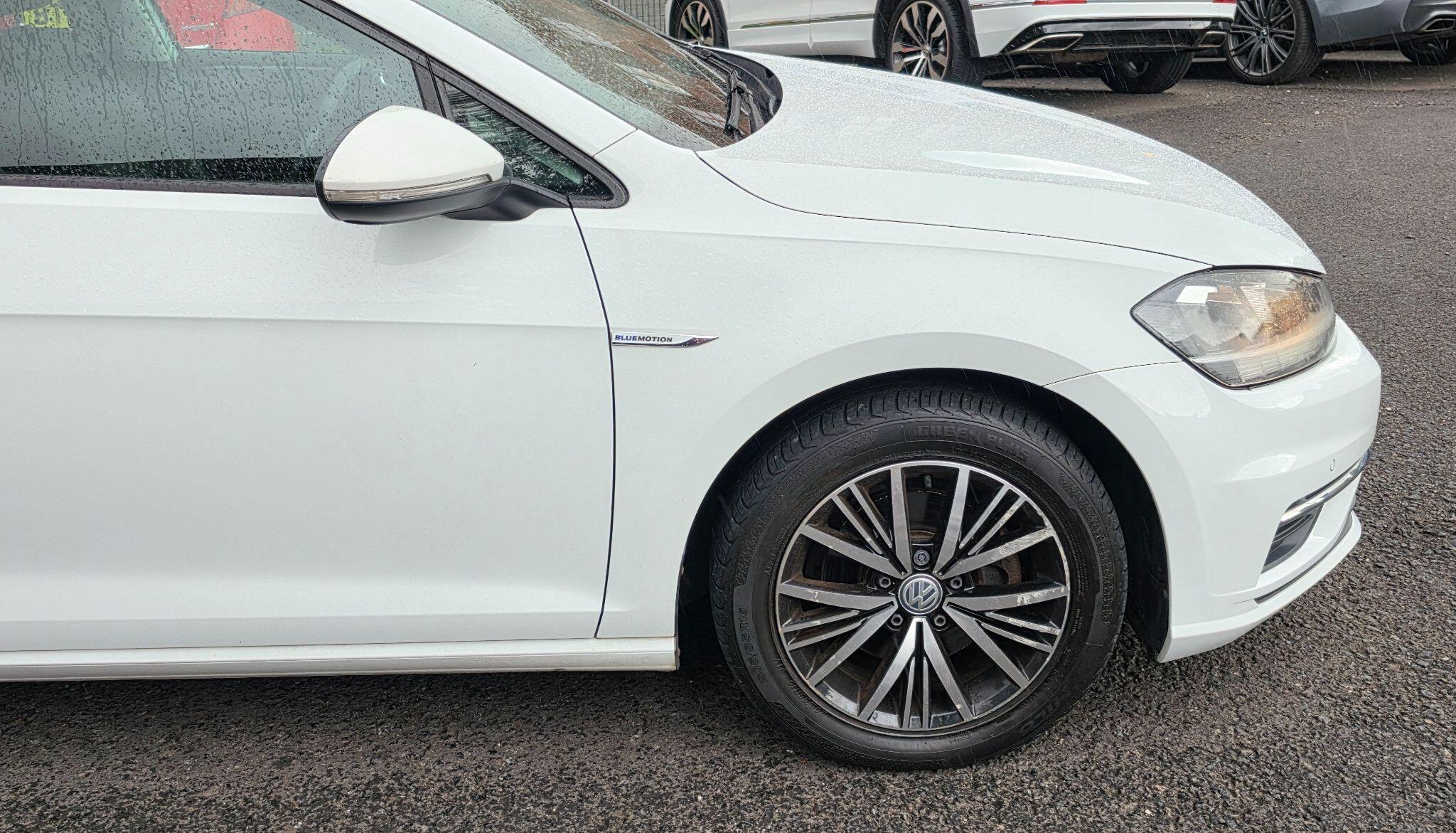 Volkswagen Golf - Image 9
