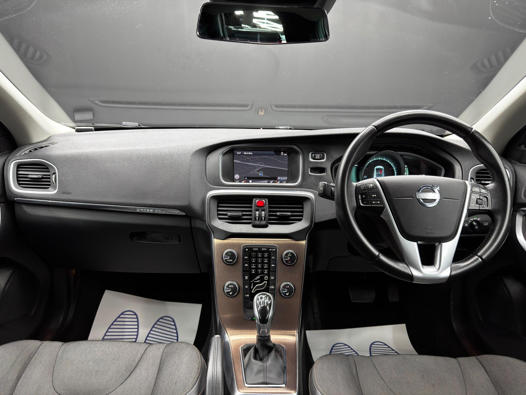 Volvo V40 CROSS COUNTRY - Image 10