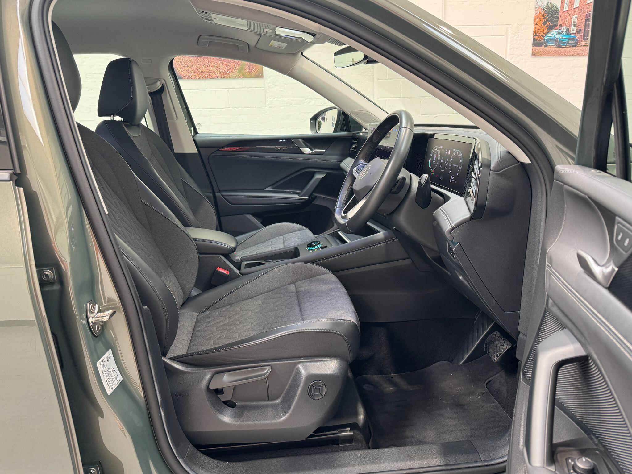 Volkswagen Tiguan - Image 18