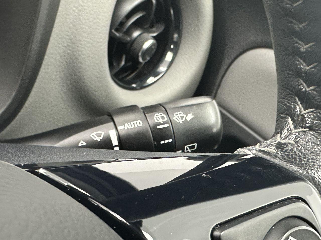 Toyota Yaris - Image 23