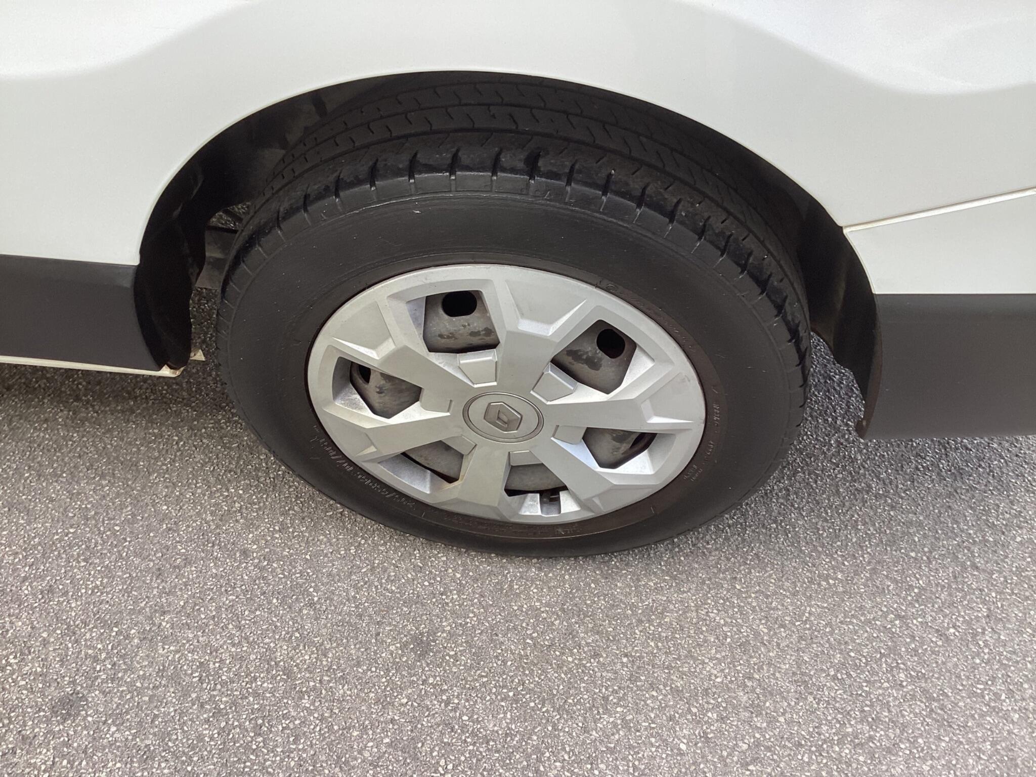 Renault Trafic - Image 11
