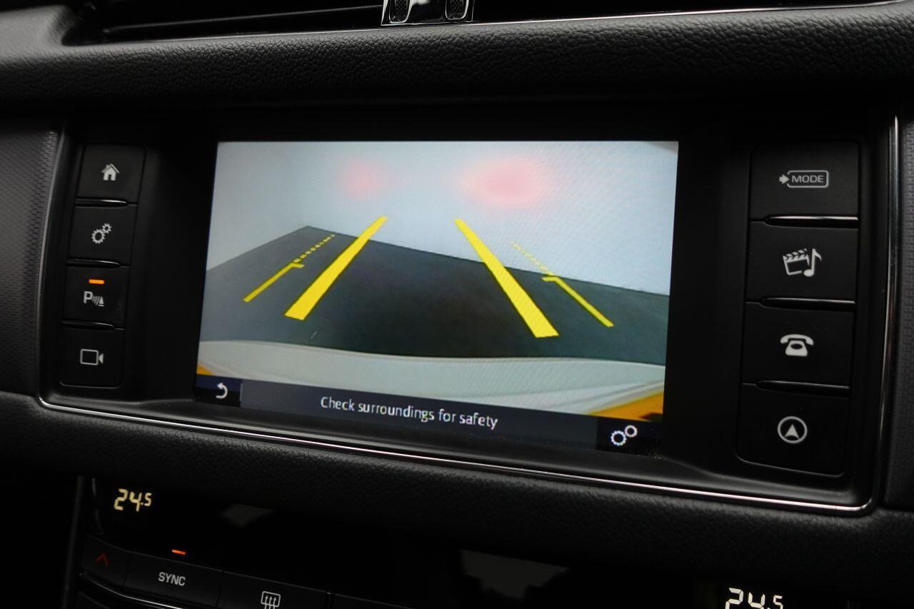 Jaguar XF - Image 21