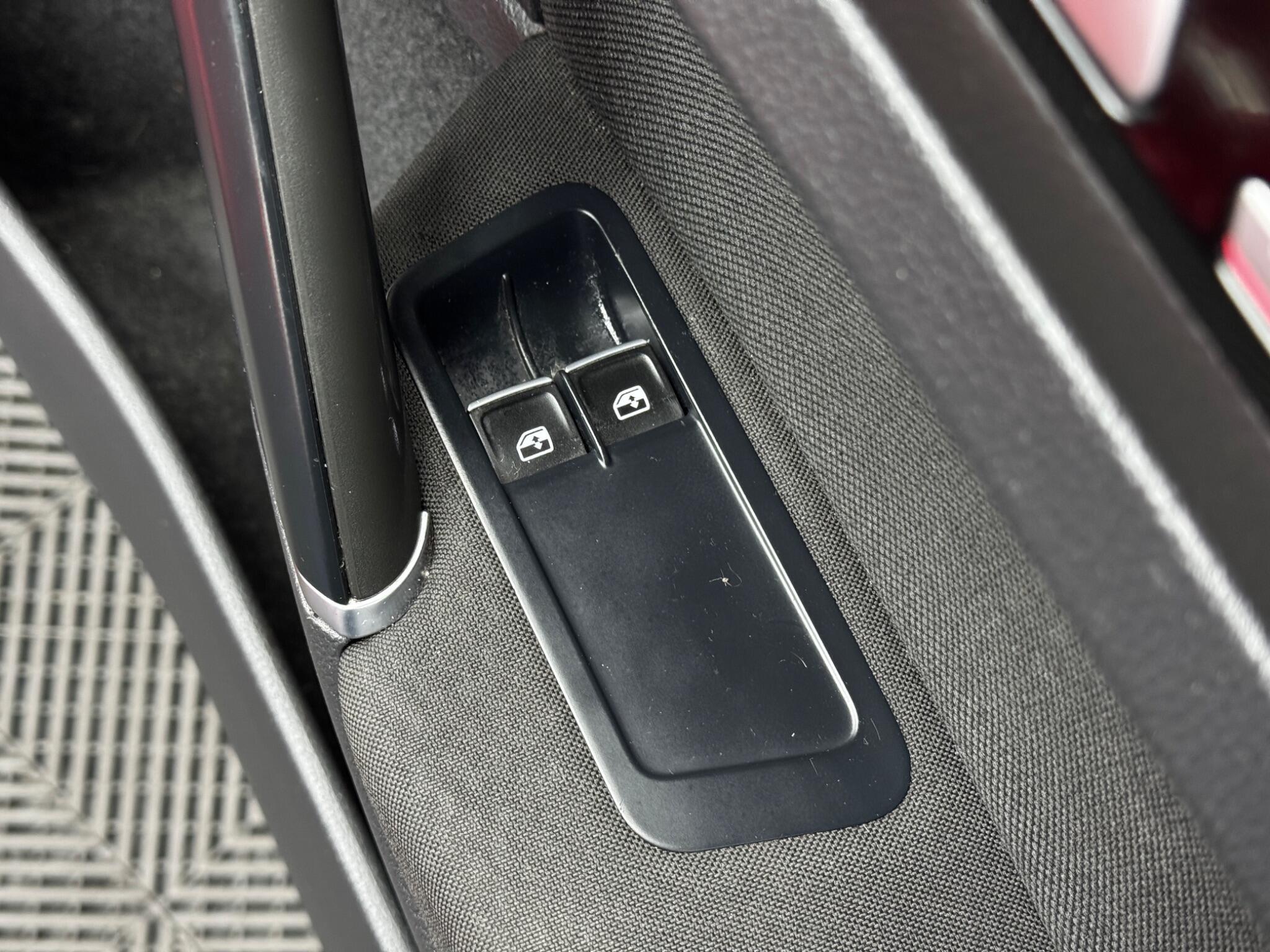 Volkswagen Golf - Image 41