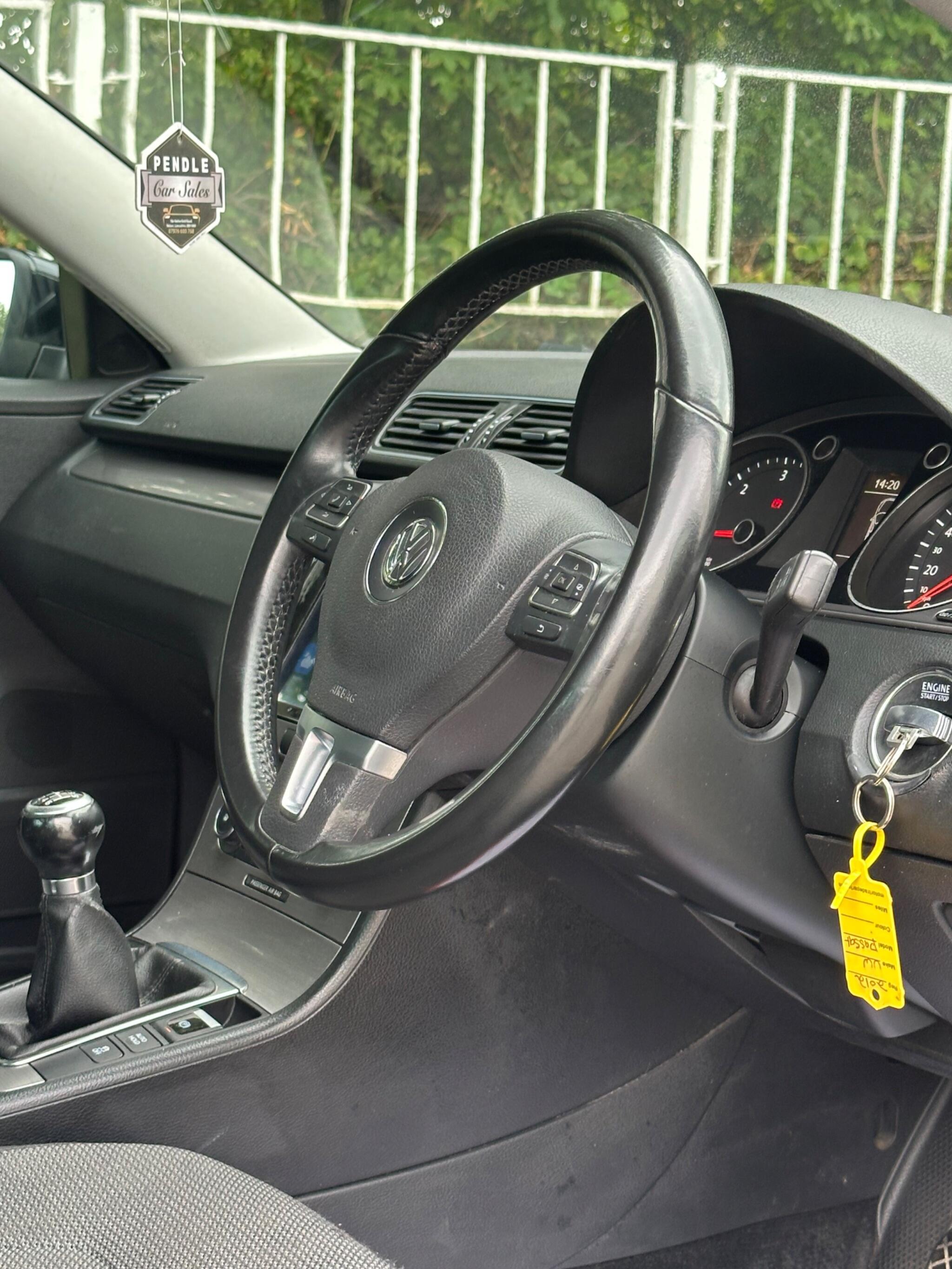 Volkswagen Passat - Image 16
