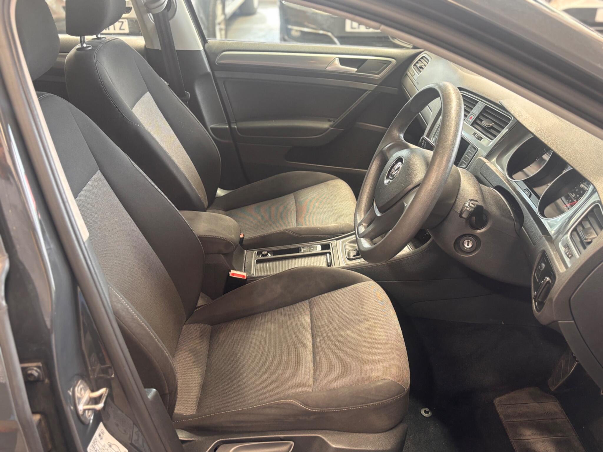 Volkswagen Golf - Image 16