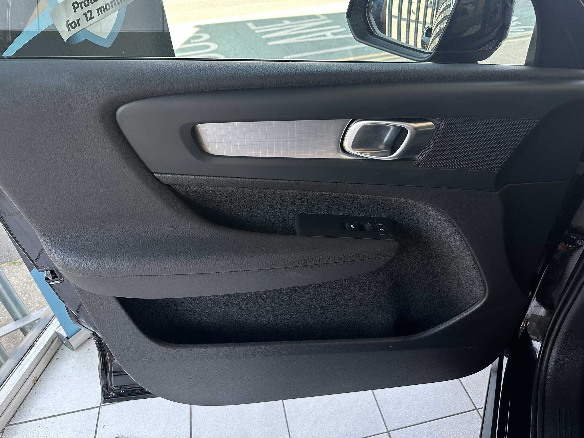 Volvo XC40 - Image 17